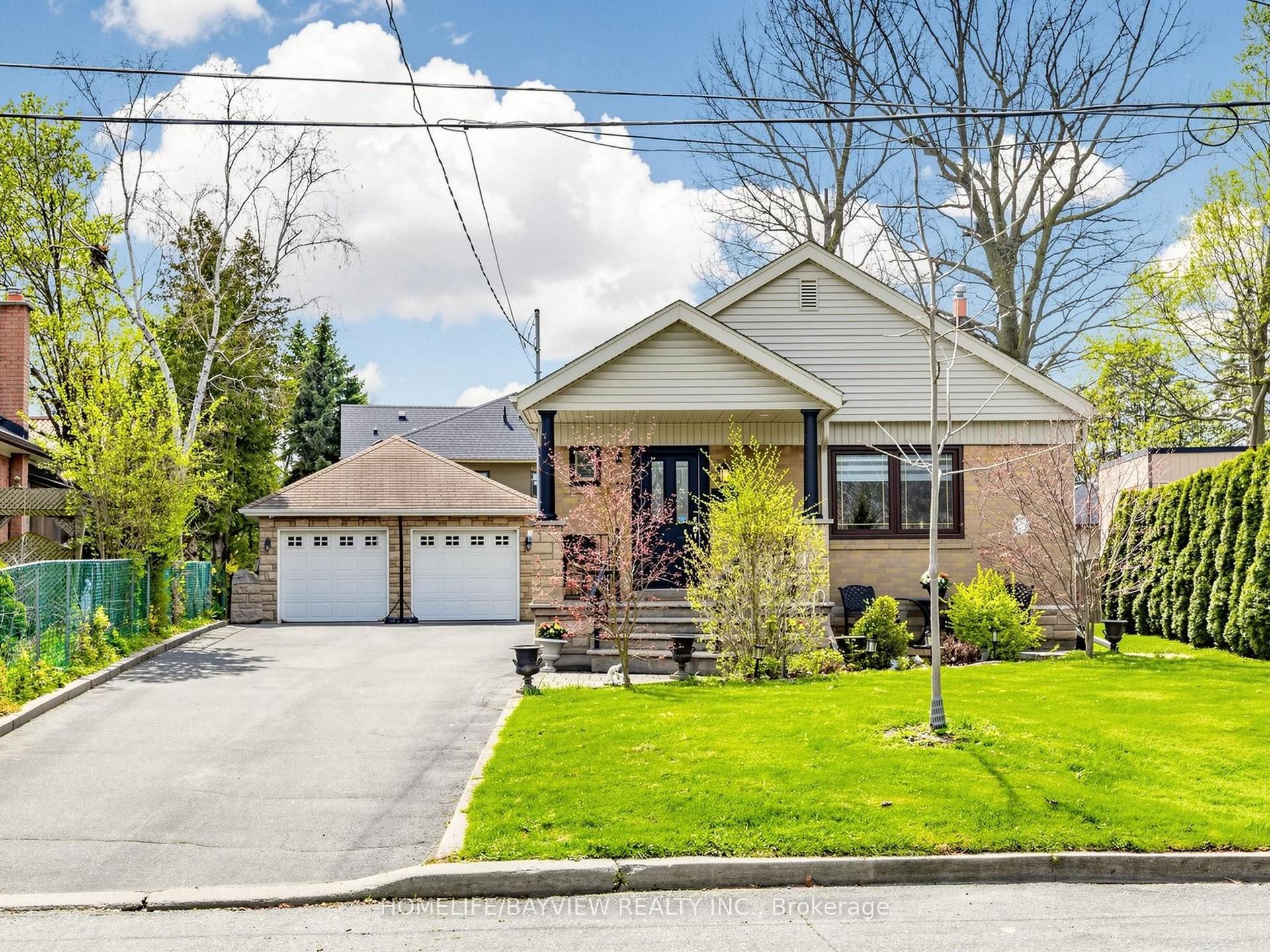 10 Woolton Crescent, Toronto — Detached for sale, photo 1