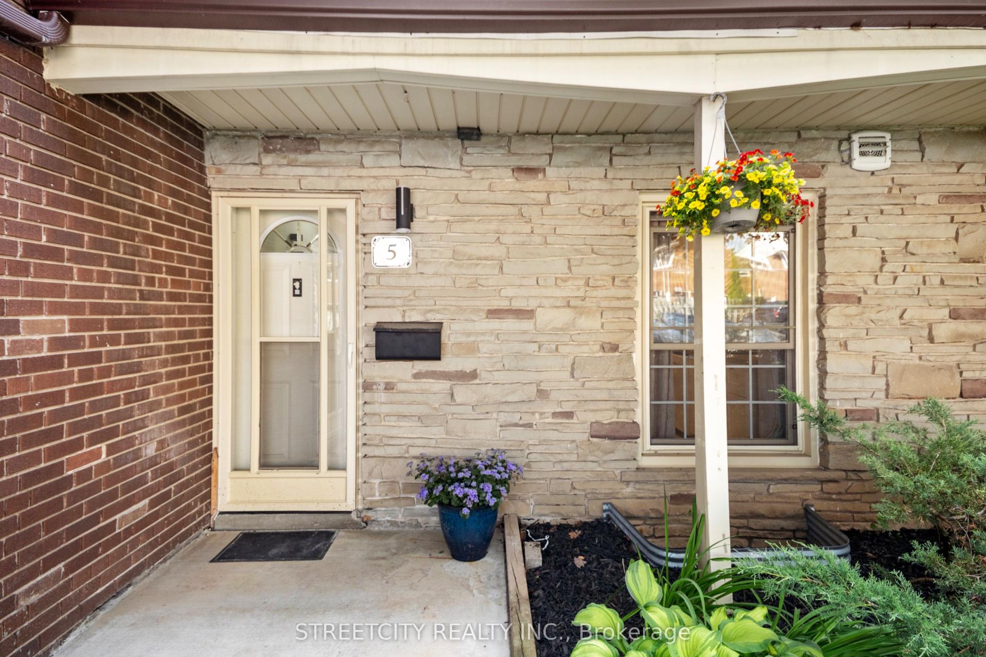 5 Arbour Glen Crescent — photo 1