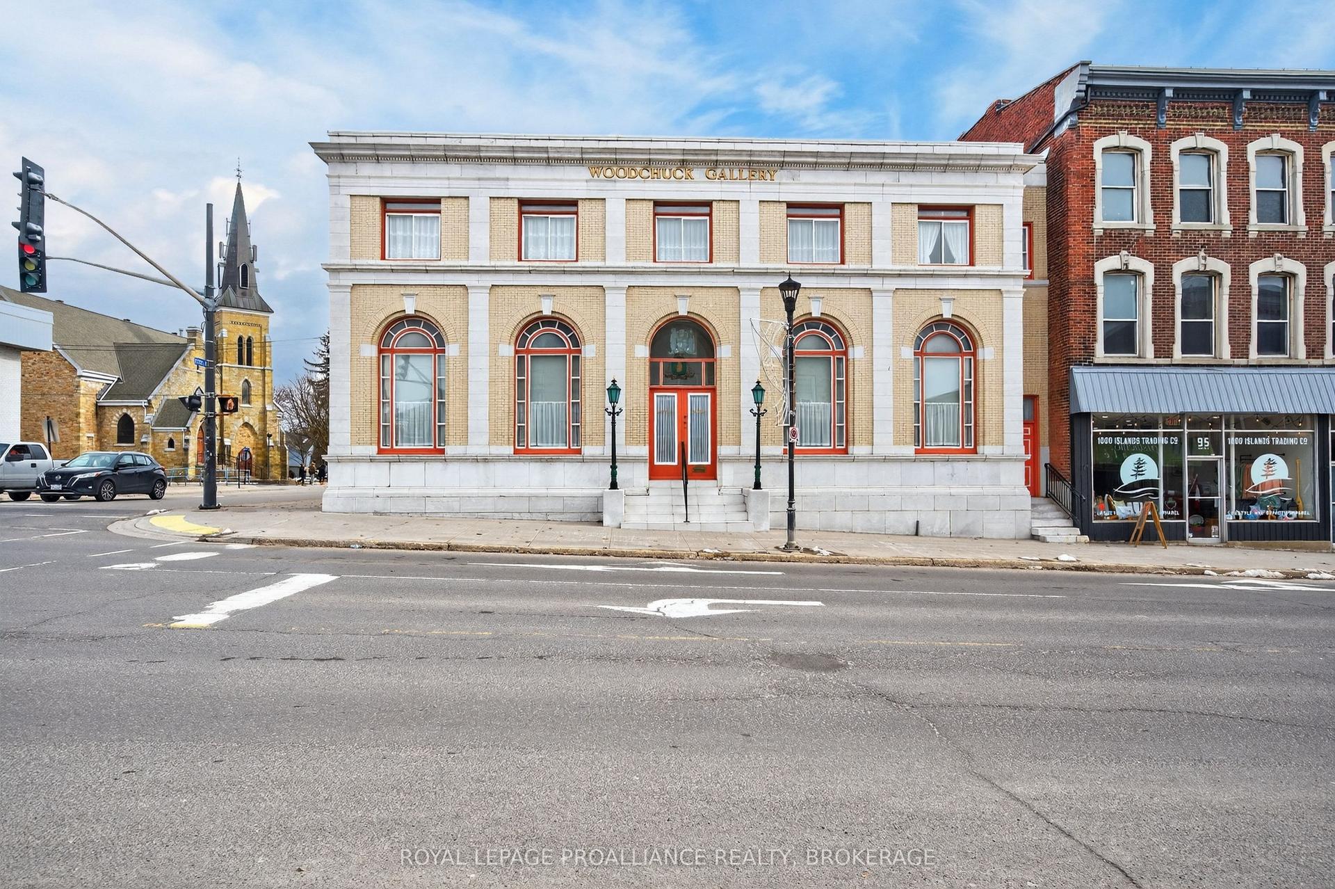 99 King Street E — photo 1
