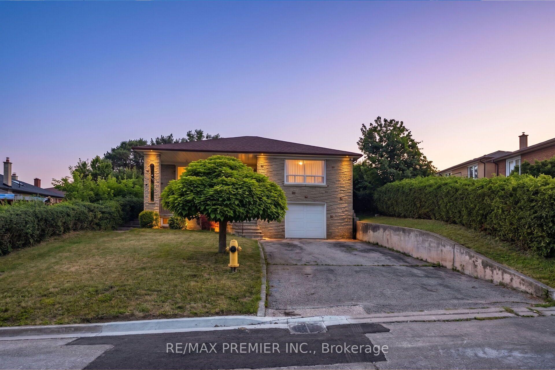 6 Canton Avenue, Toronto — Detached for sale, photo 1
