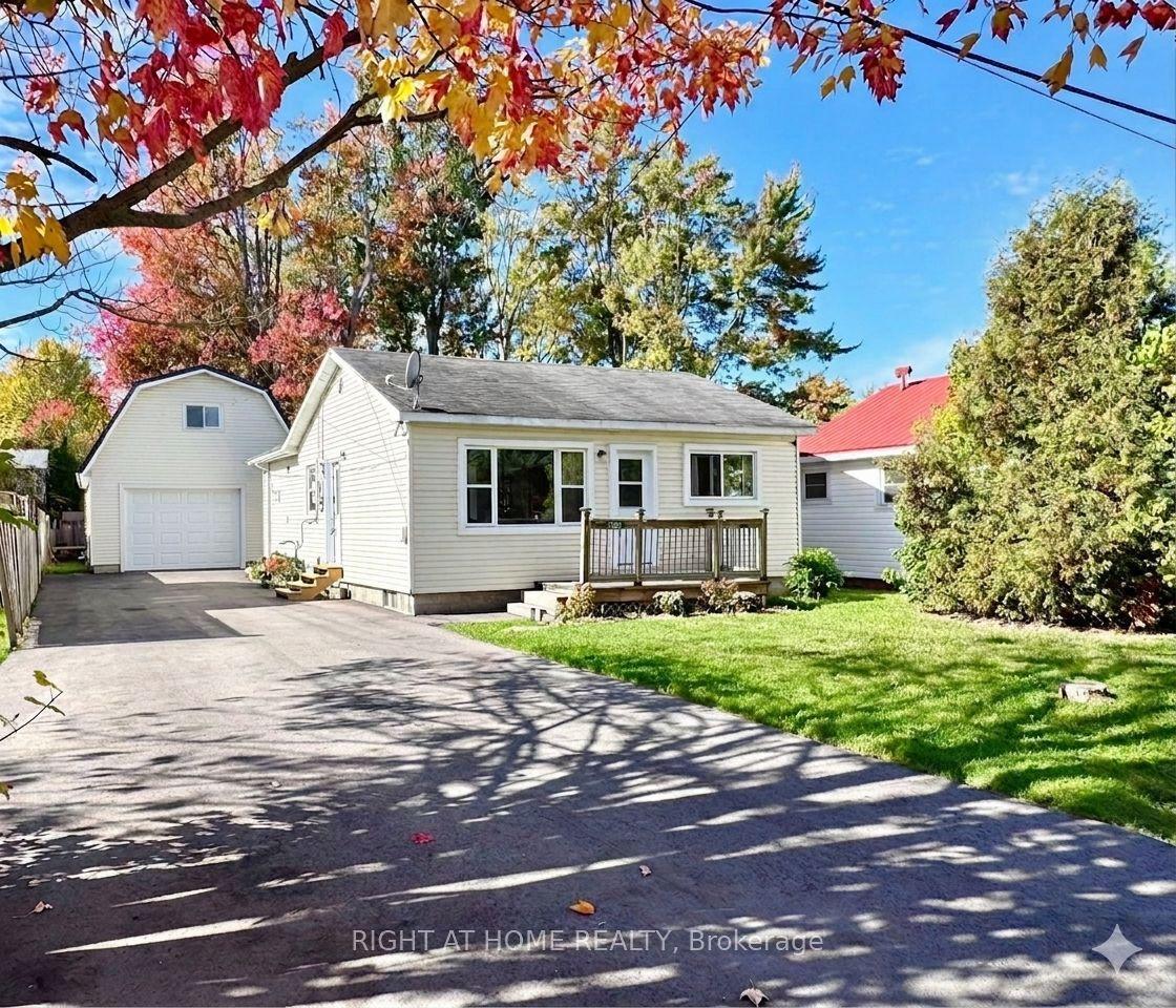3392 Coronation Avenue — photo 1