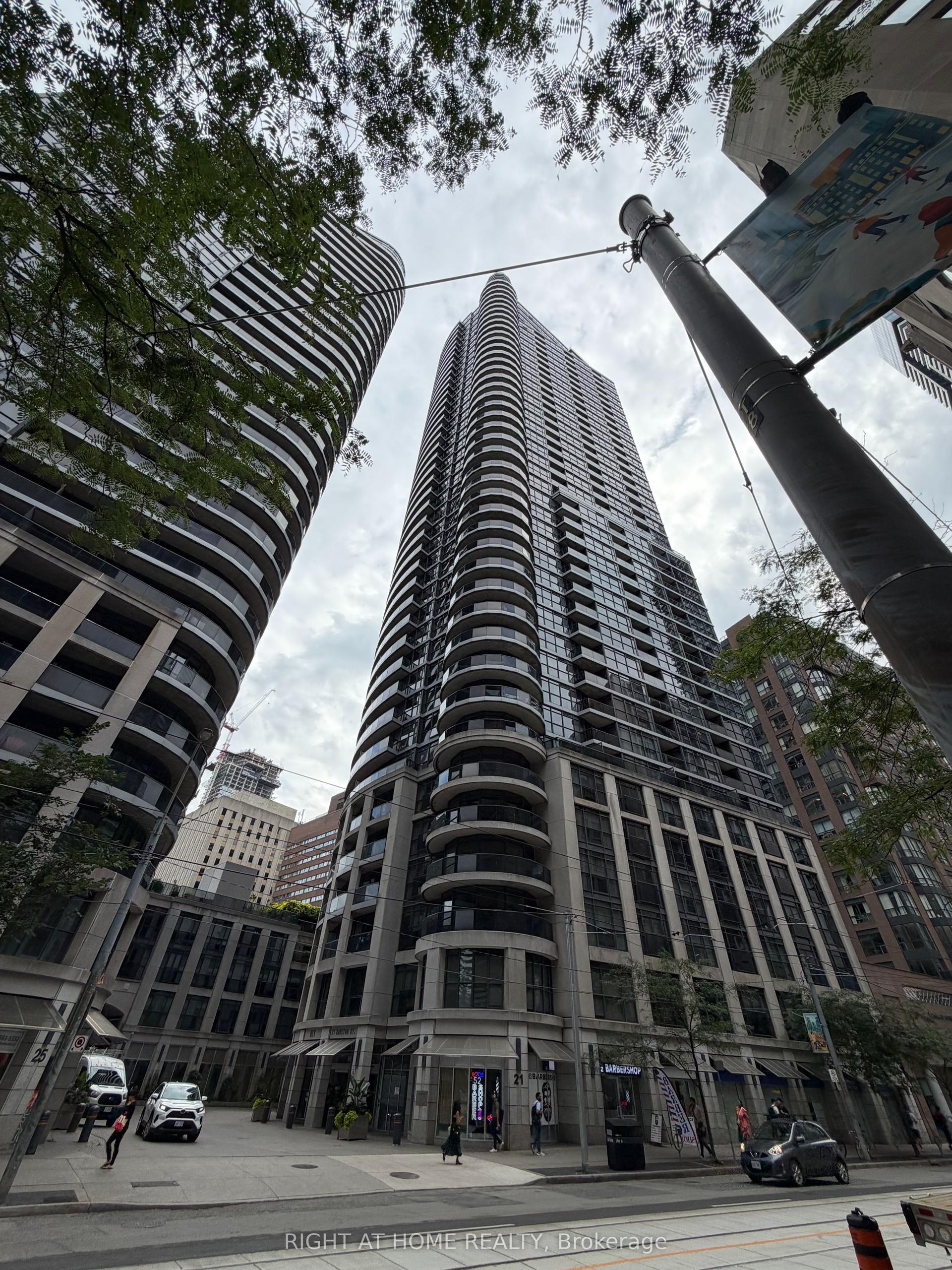 21 Carlton Street 2001 #2001, Toronto — Condo for lease, photo 1