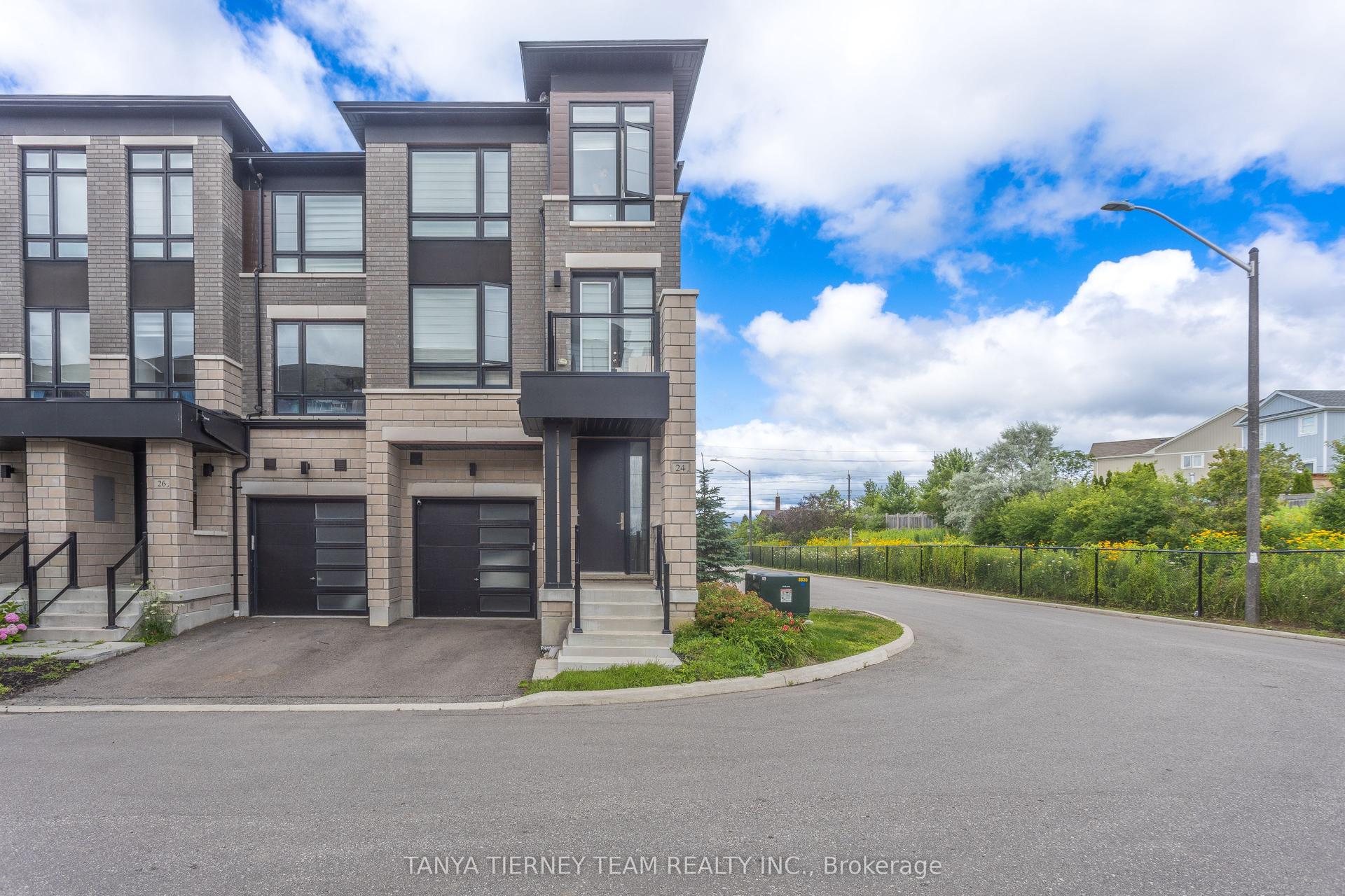 24 Lake Trail Way, Whitby — Townhouse for lease, photo 1