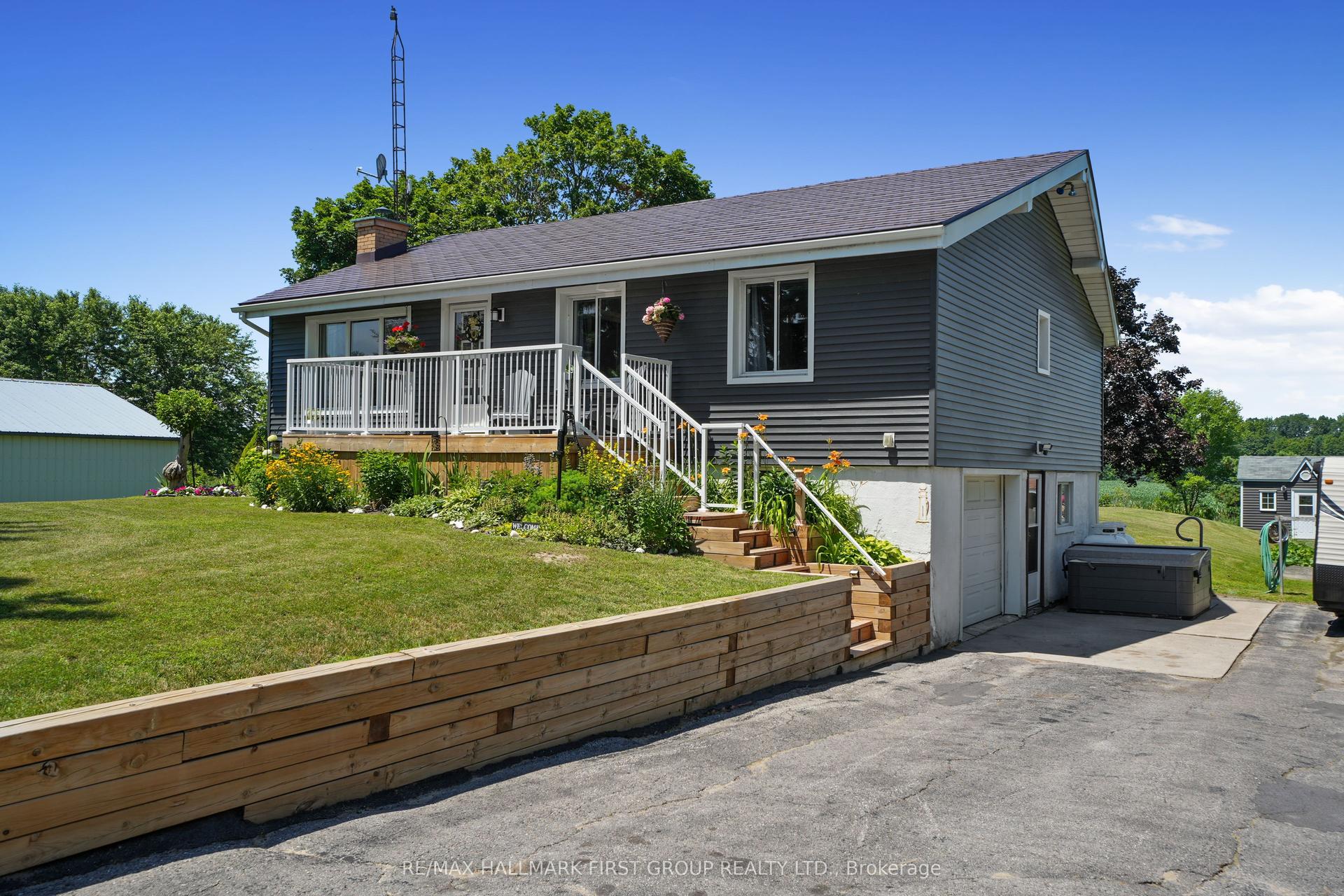 7638 Telephone Road, Hamilton Township — Detached for sale, photo 1