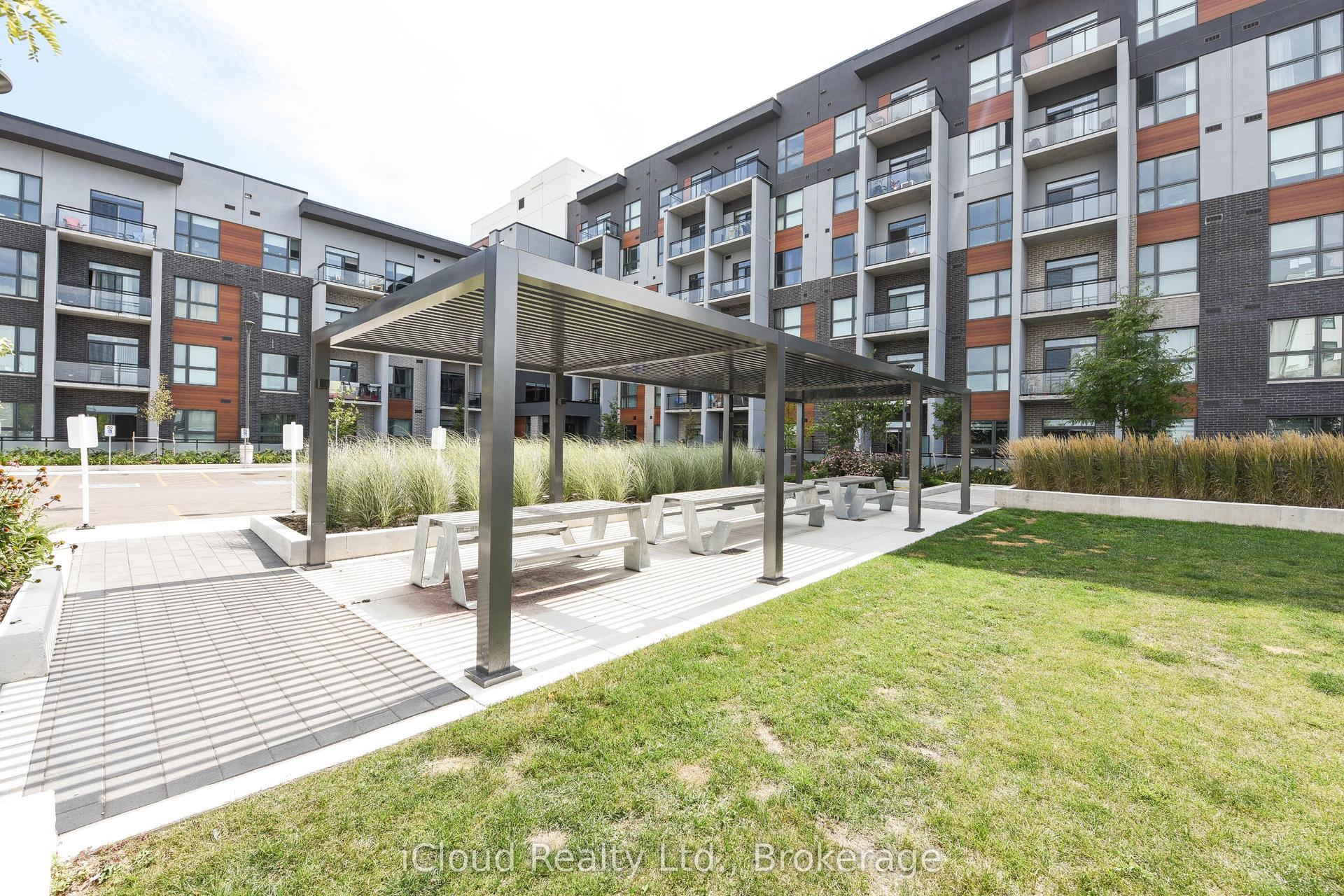 95 Dundas Street 004 #004, Oakville — Condo for lease, photo 1