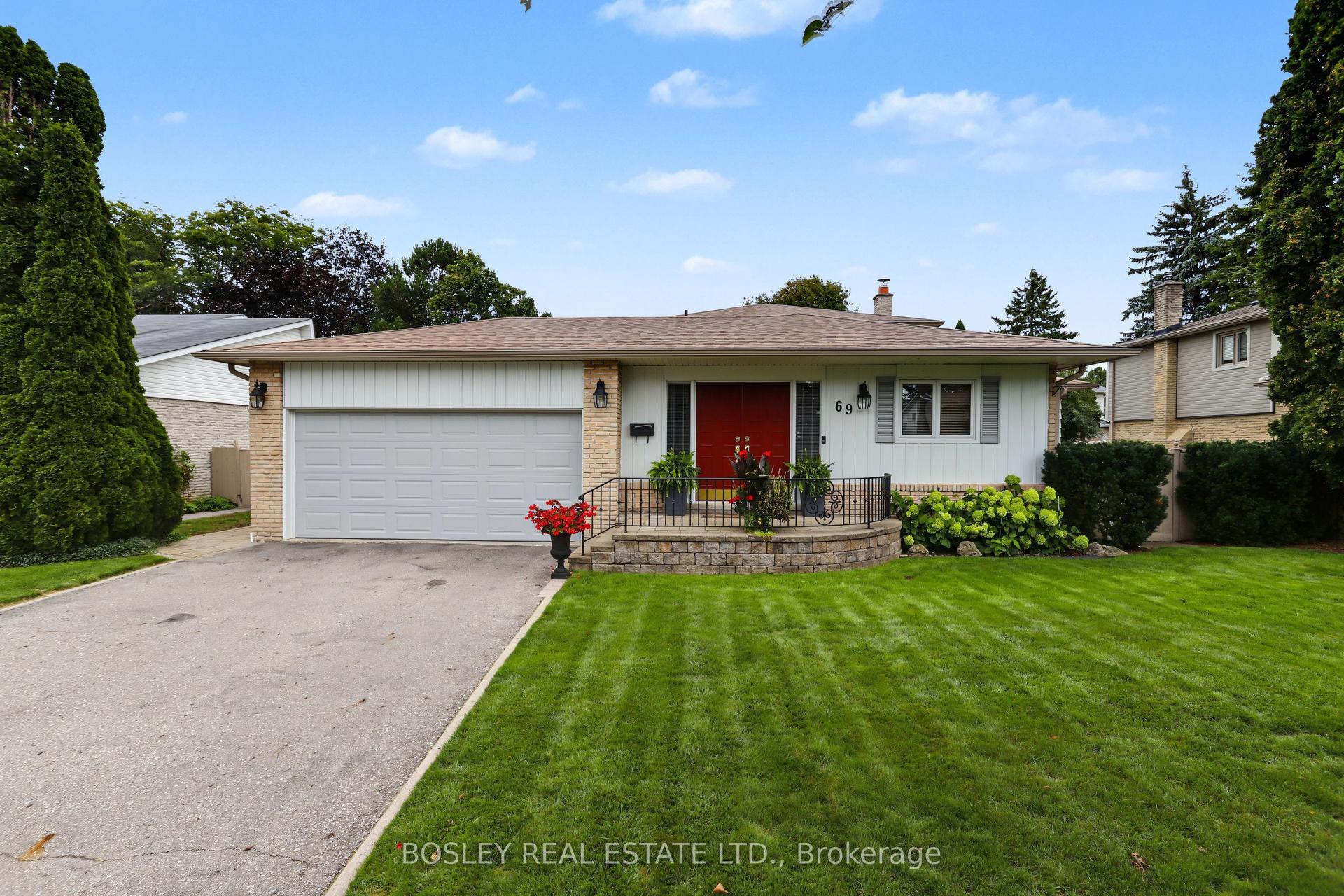 69 Fairway Drive, Aurora — Detached for sale, photo 1