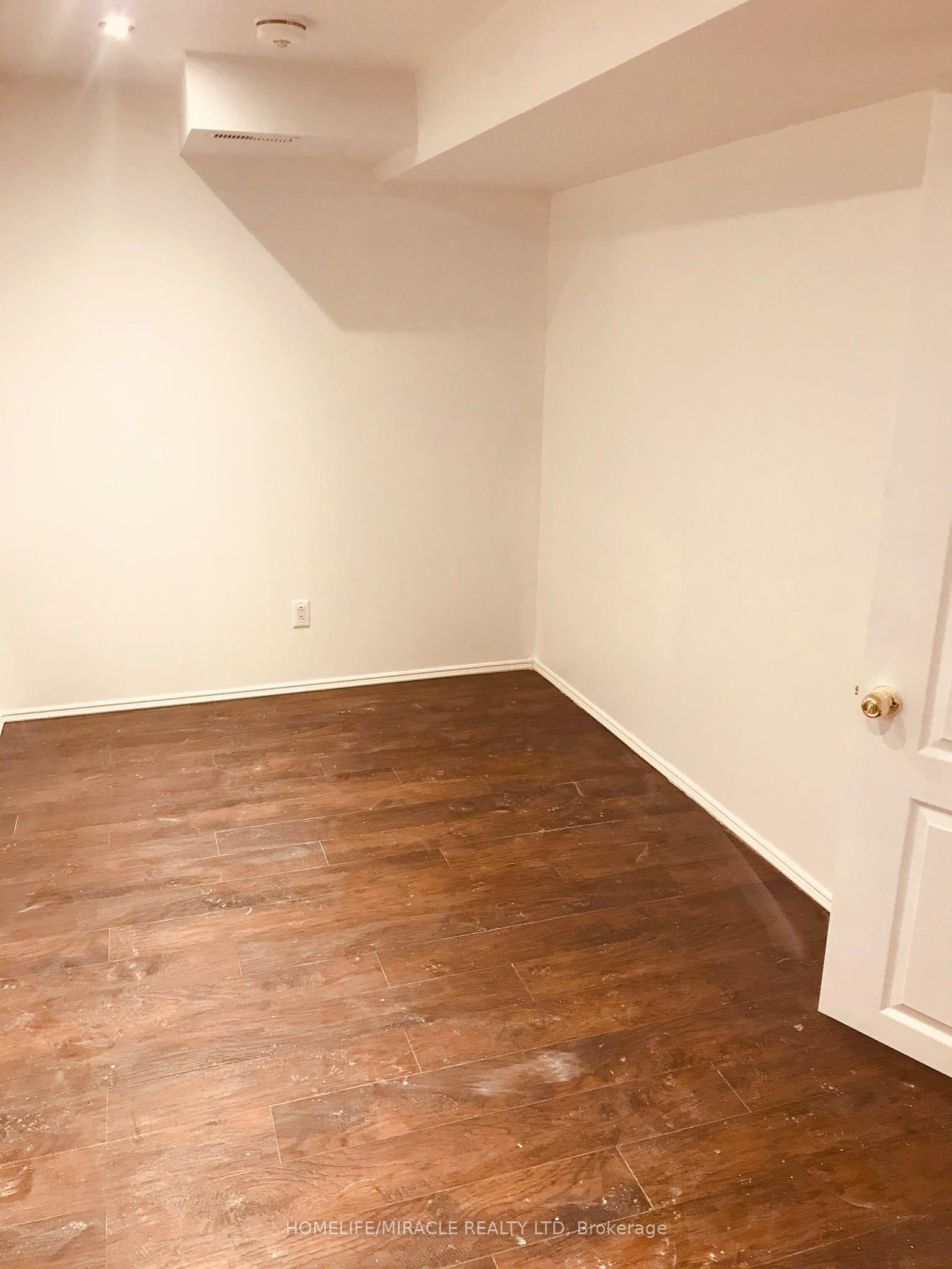 5592 Highbank Road, Mississauga — Semi-Detached for lease, photo 1