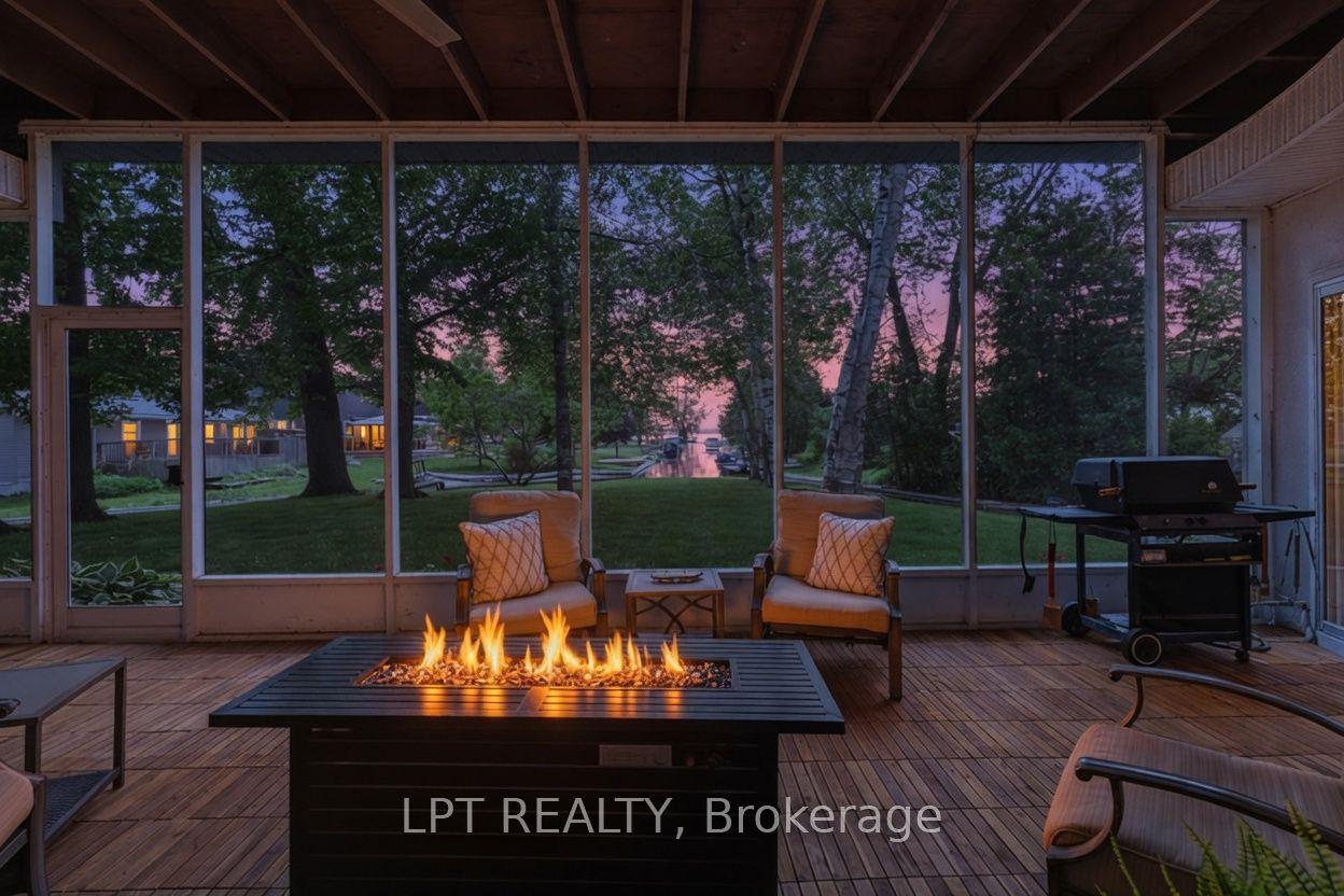 204 The Queensway N/A S, Georgina — Detached for sale, photo 1