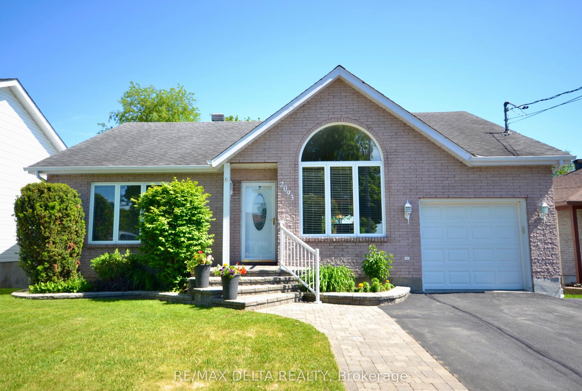 2093 Woods Street — photo 1