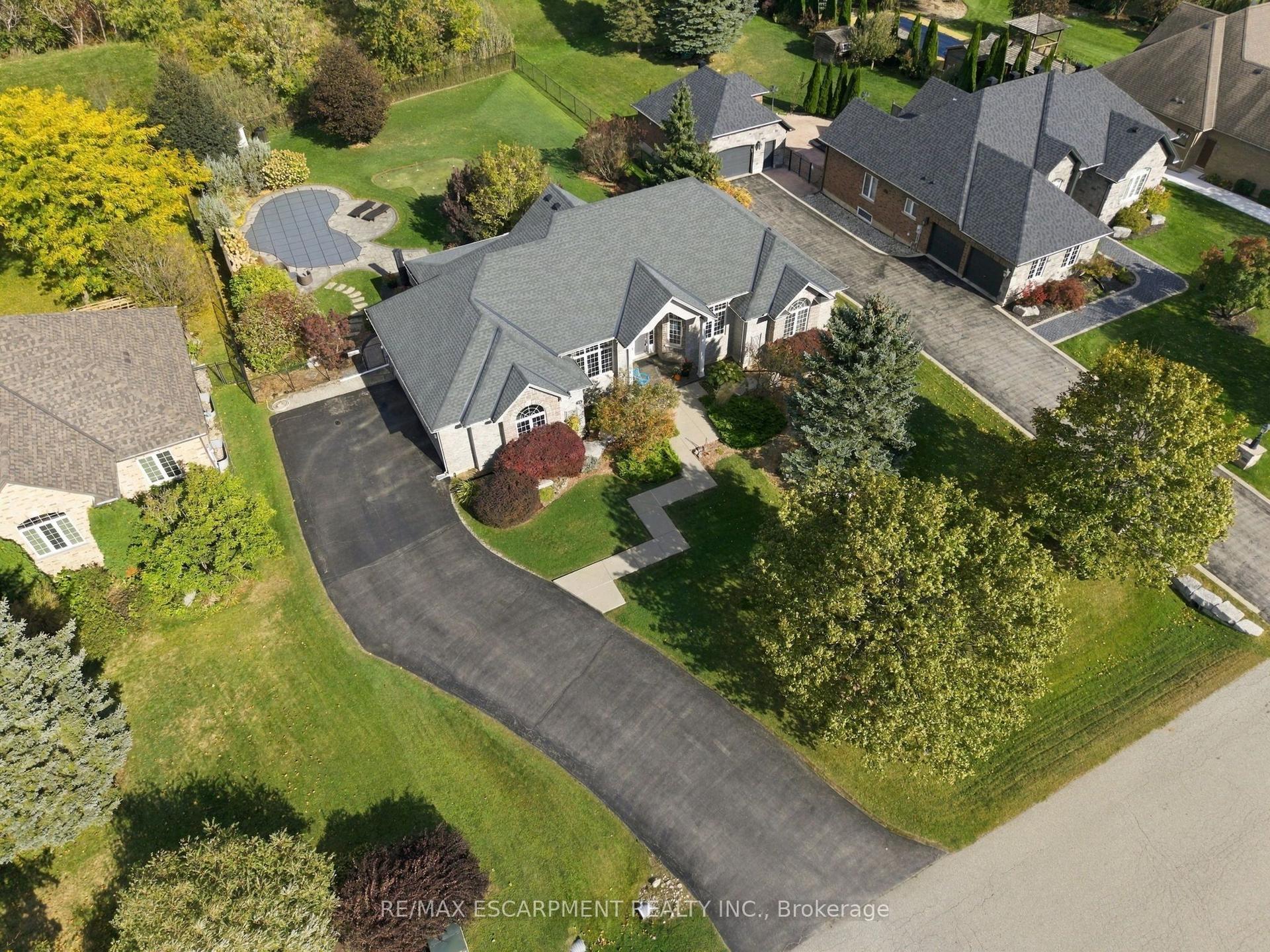 14 Gavin Drive, Hamilton — Detached for sale, photo 1