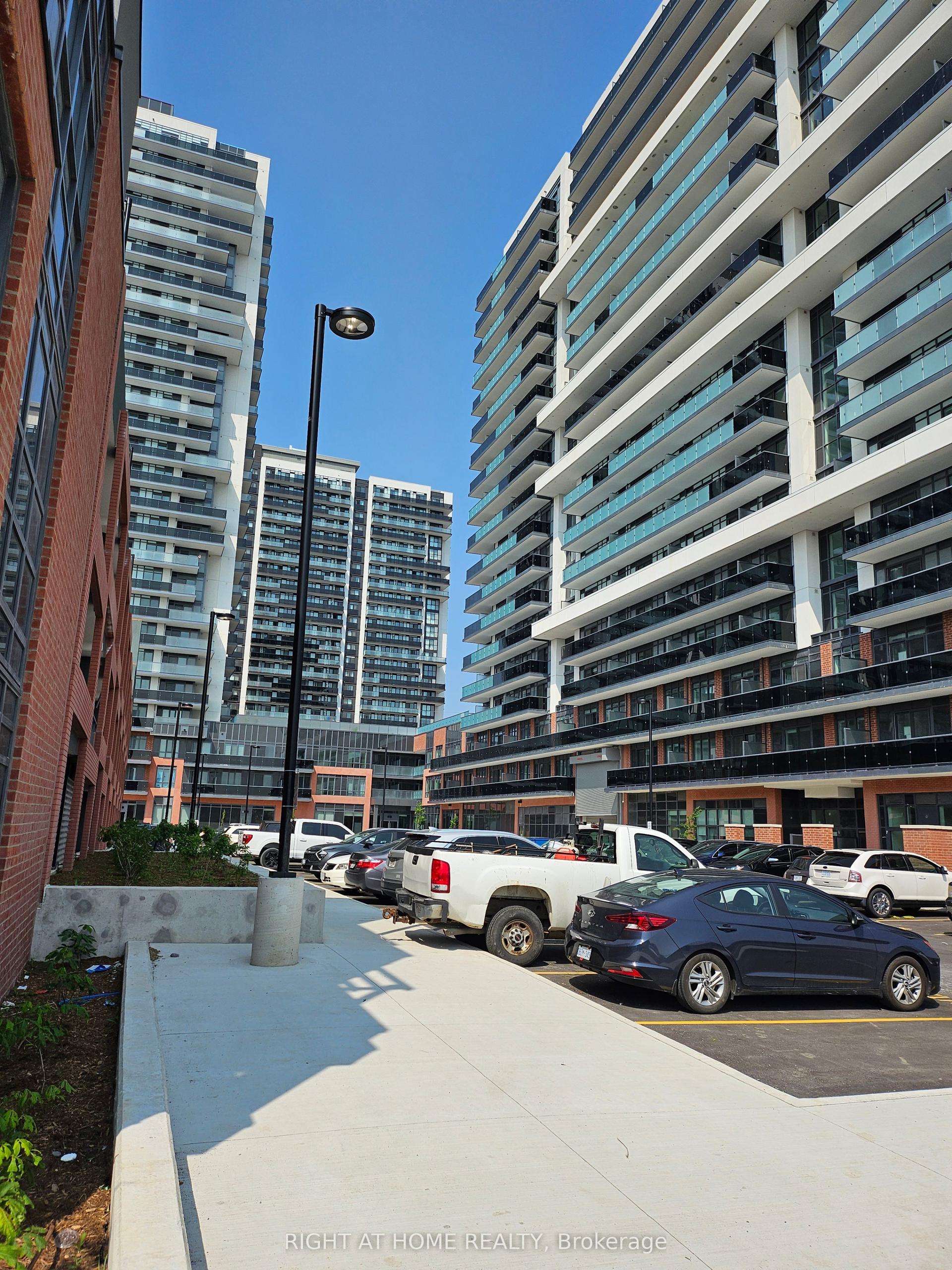 2545 Simcoe Street North Avenue N 1618 #1618 — photo 1
