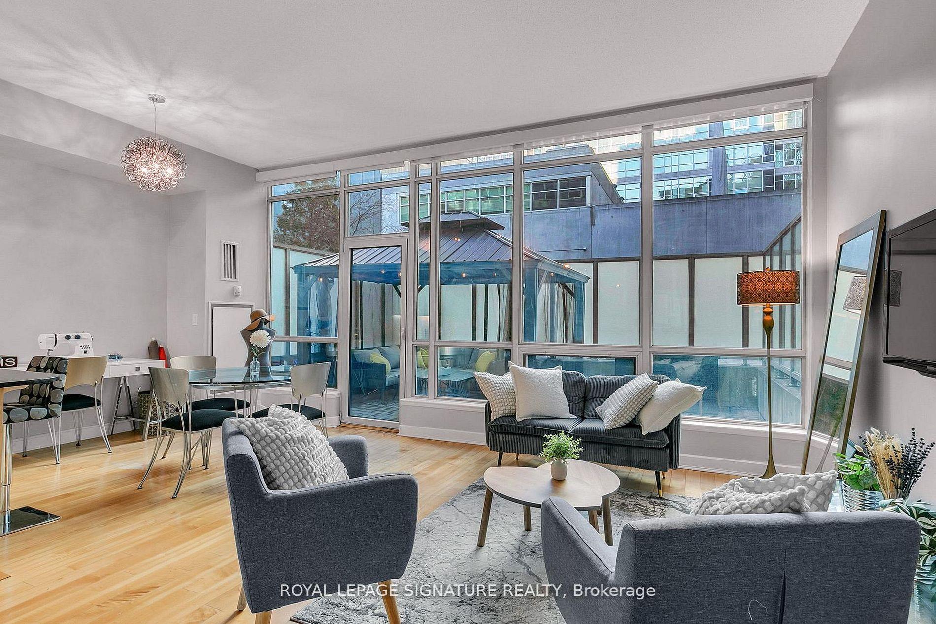 350 Wellington Street W G25 #G25 — photo 1