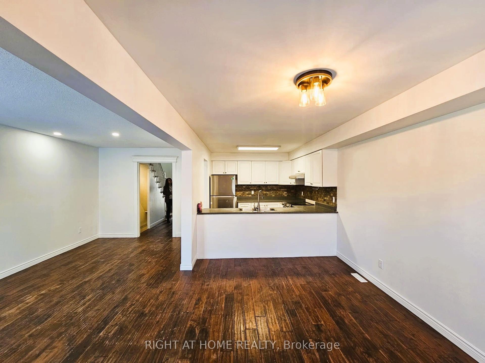 206 Fairwood Drive — photo 1