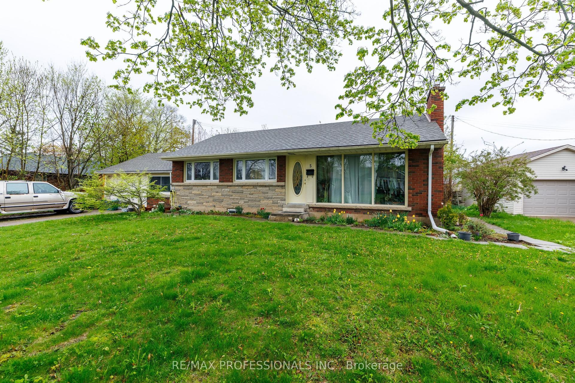 5 Bryne Boulevard BSMT #BSMT — photo 1
