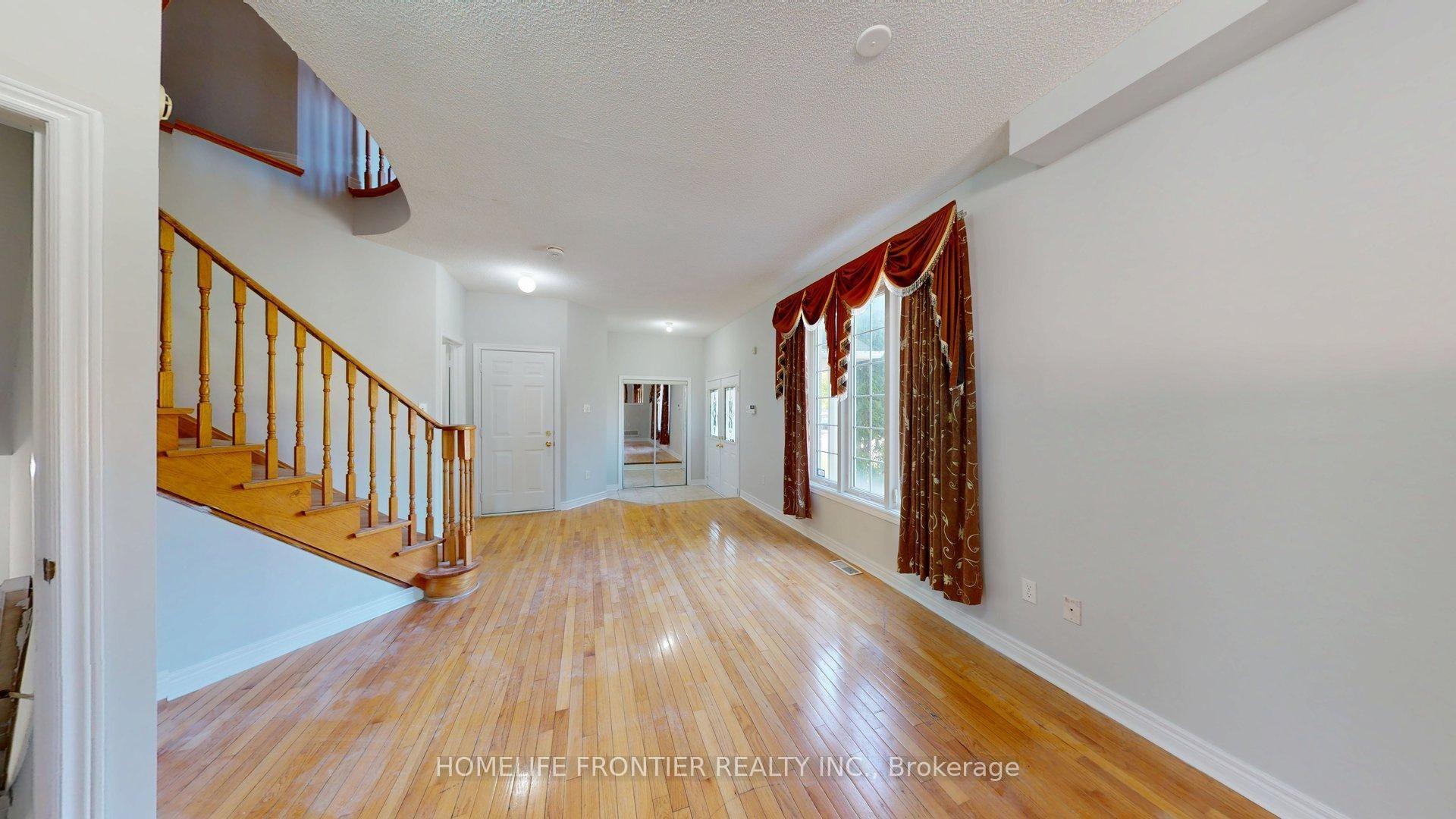 25 Rocky Point Crescent — photo 1
