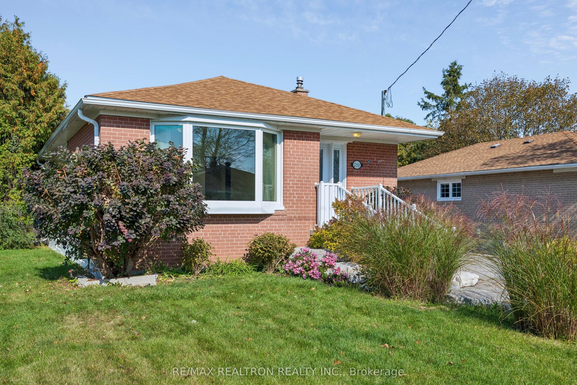 253 Silverbirch Drive, Newmarket — Detached for sale, photo 1