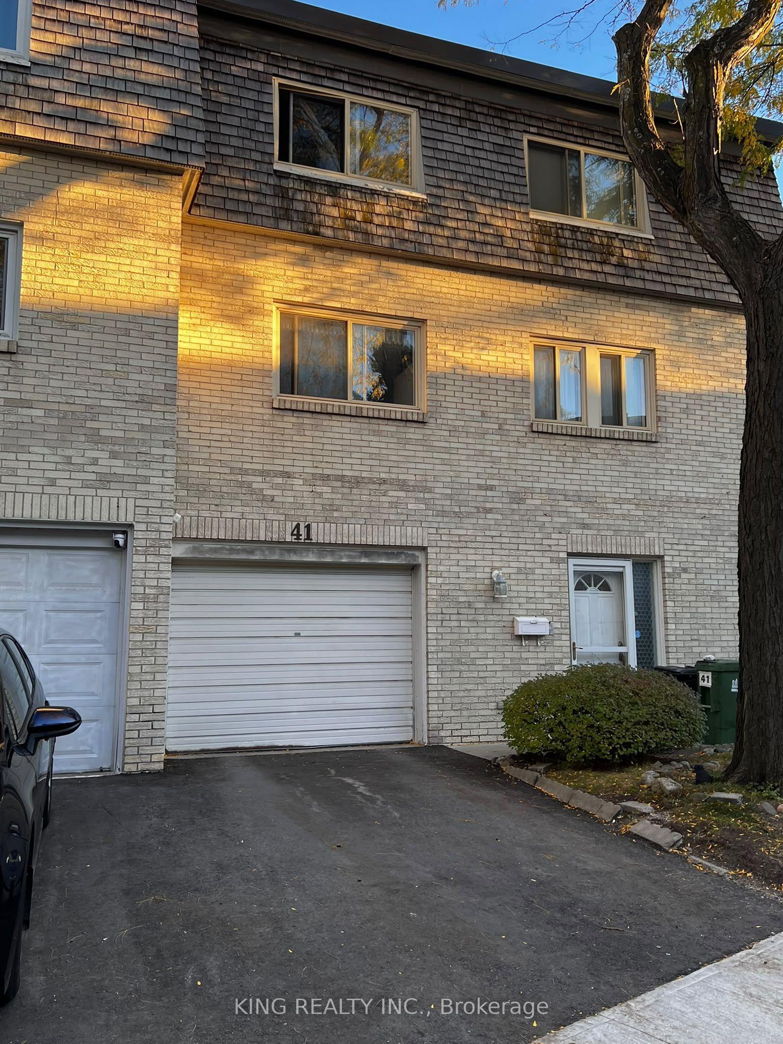 41 Courville Coachway, Toronto — Condo Town for sale, photo 1