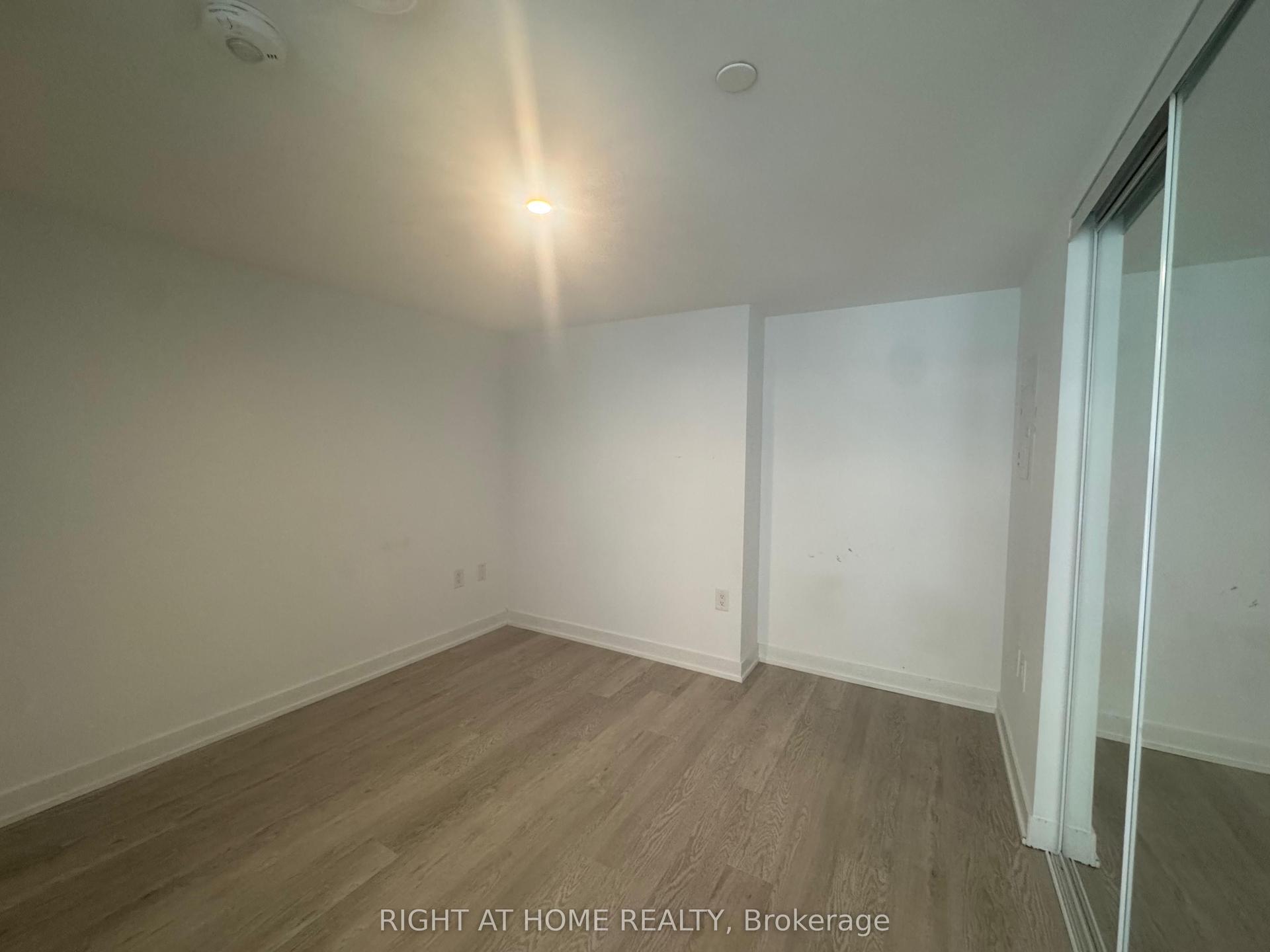 3 Strathgowan Avenue 322 #322 — photo 1
