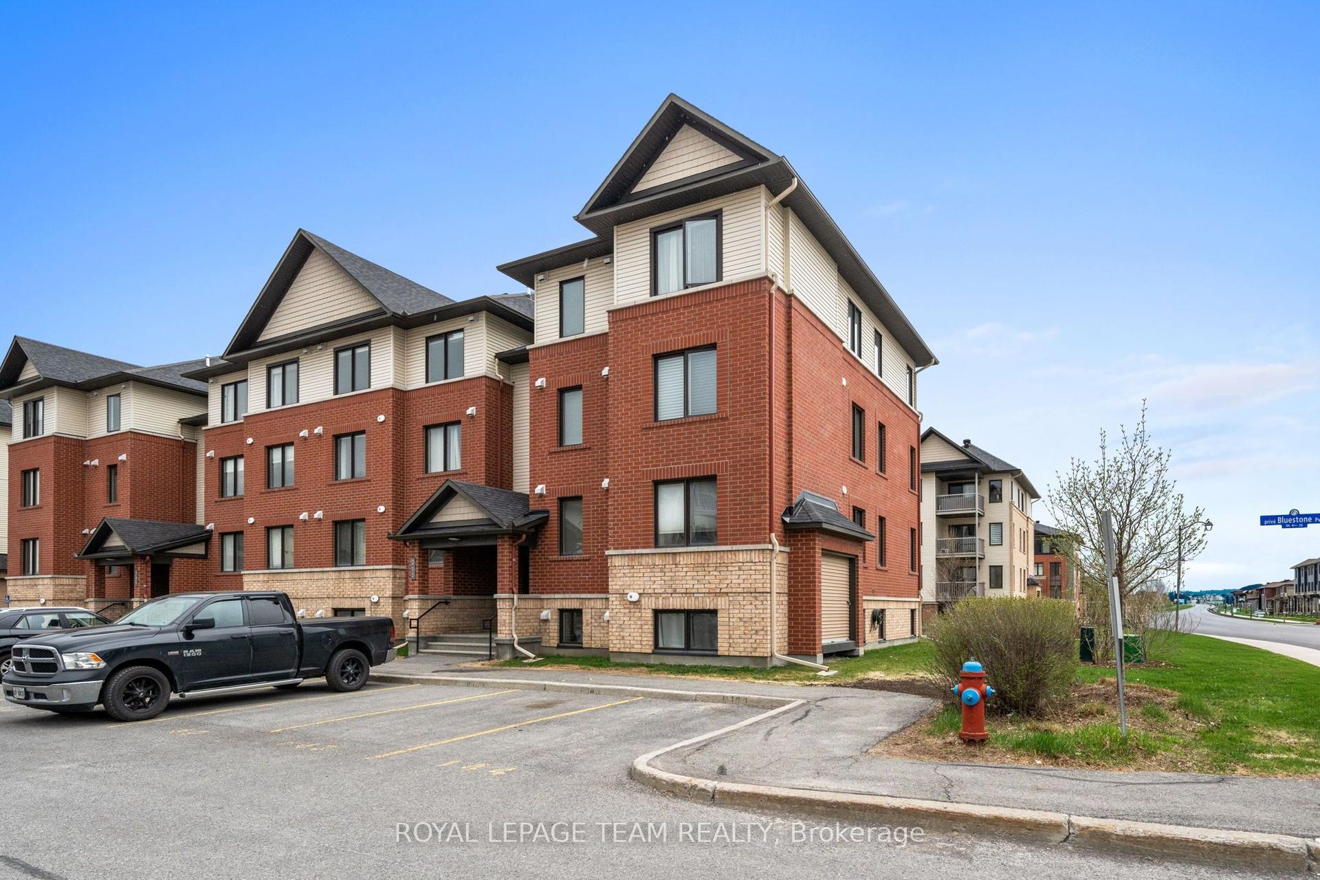 215 Bluestone Private 6 #6 — photo 1