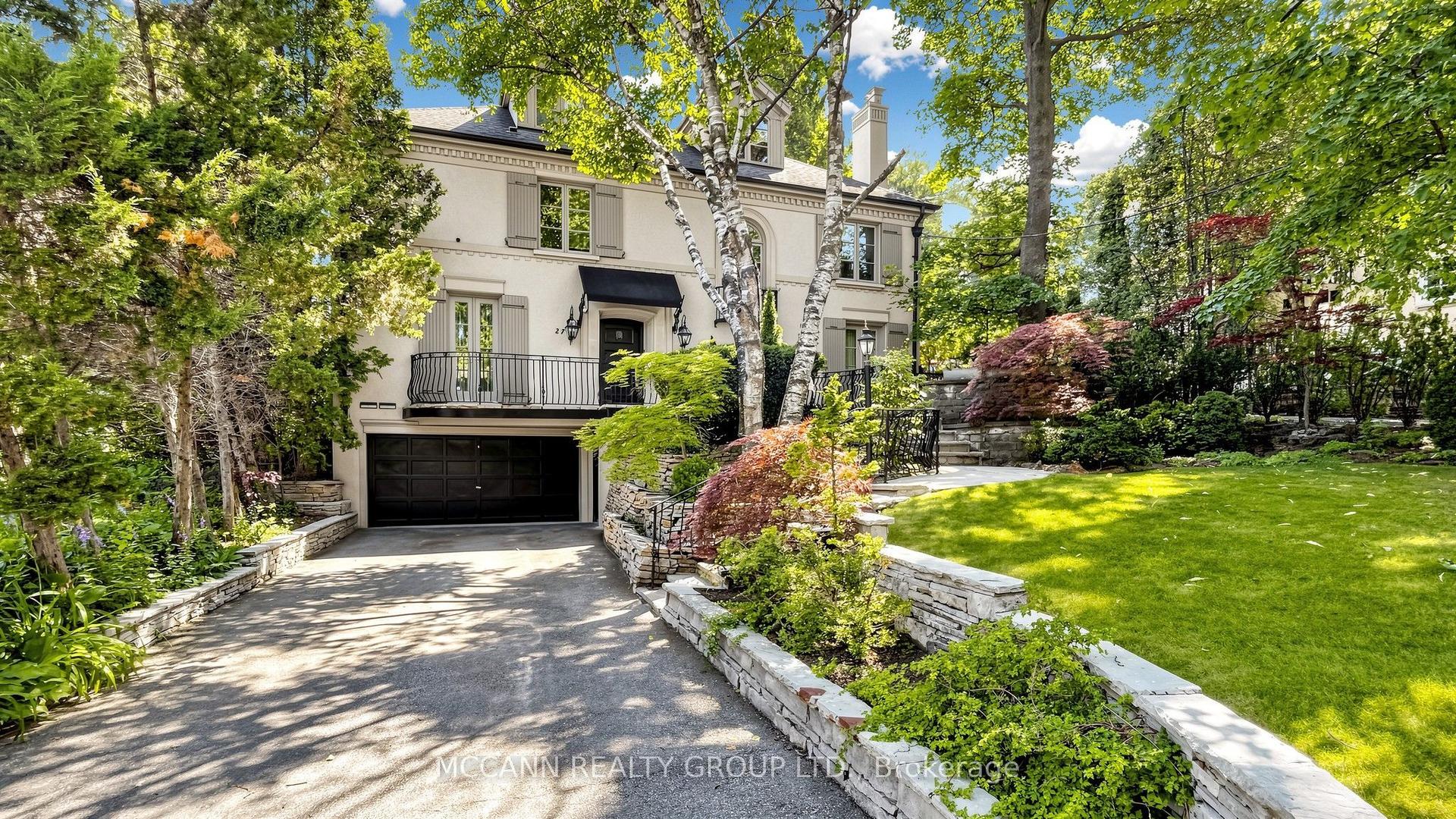 27 Strathgowan Crescent, Toronto — Detached for sale, photo 1