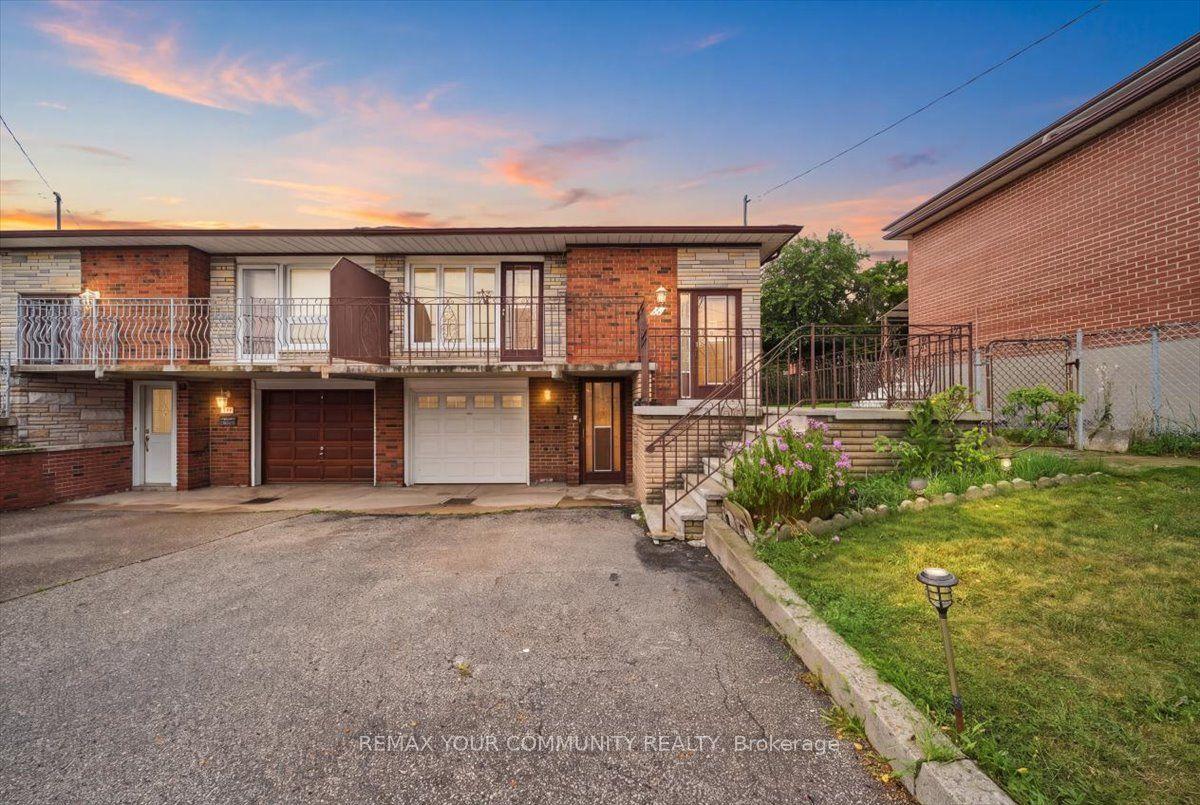 9 Hisey Crescent, Toronto — Semi-Detached for sale, photo 1