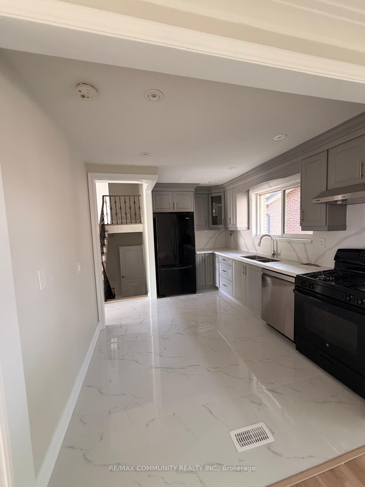 6 Brantley Crescent — photo 1