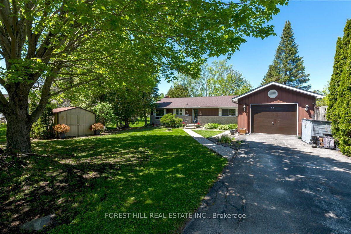 55 Poplar Crescent — photo 1