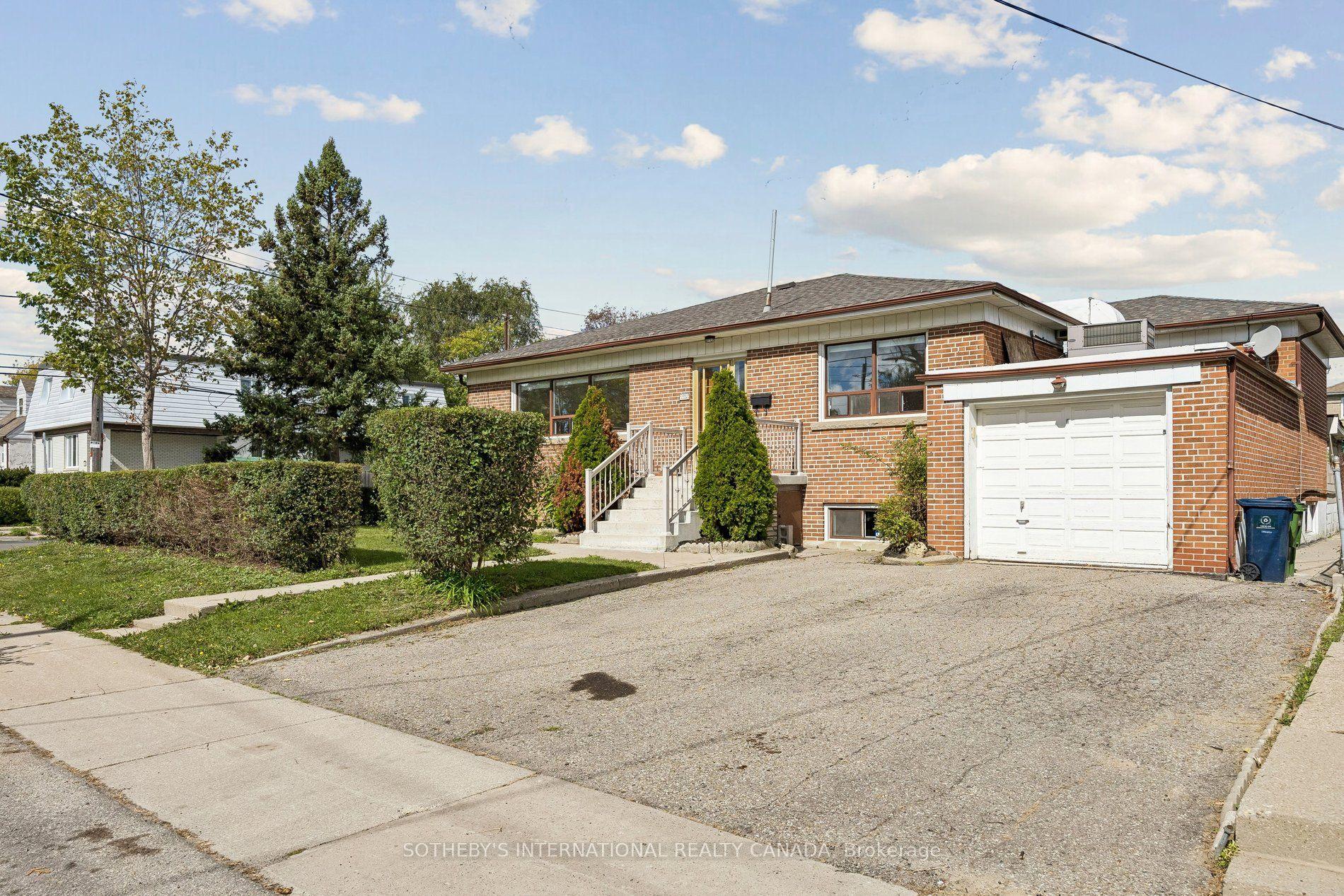 120 Ranee Avenue, Toronto — Detached for lease, photo 1