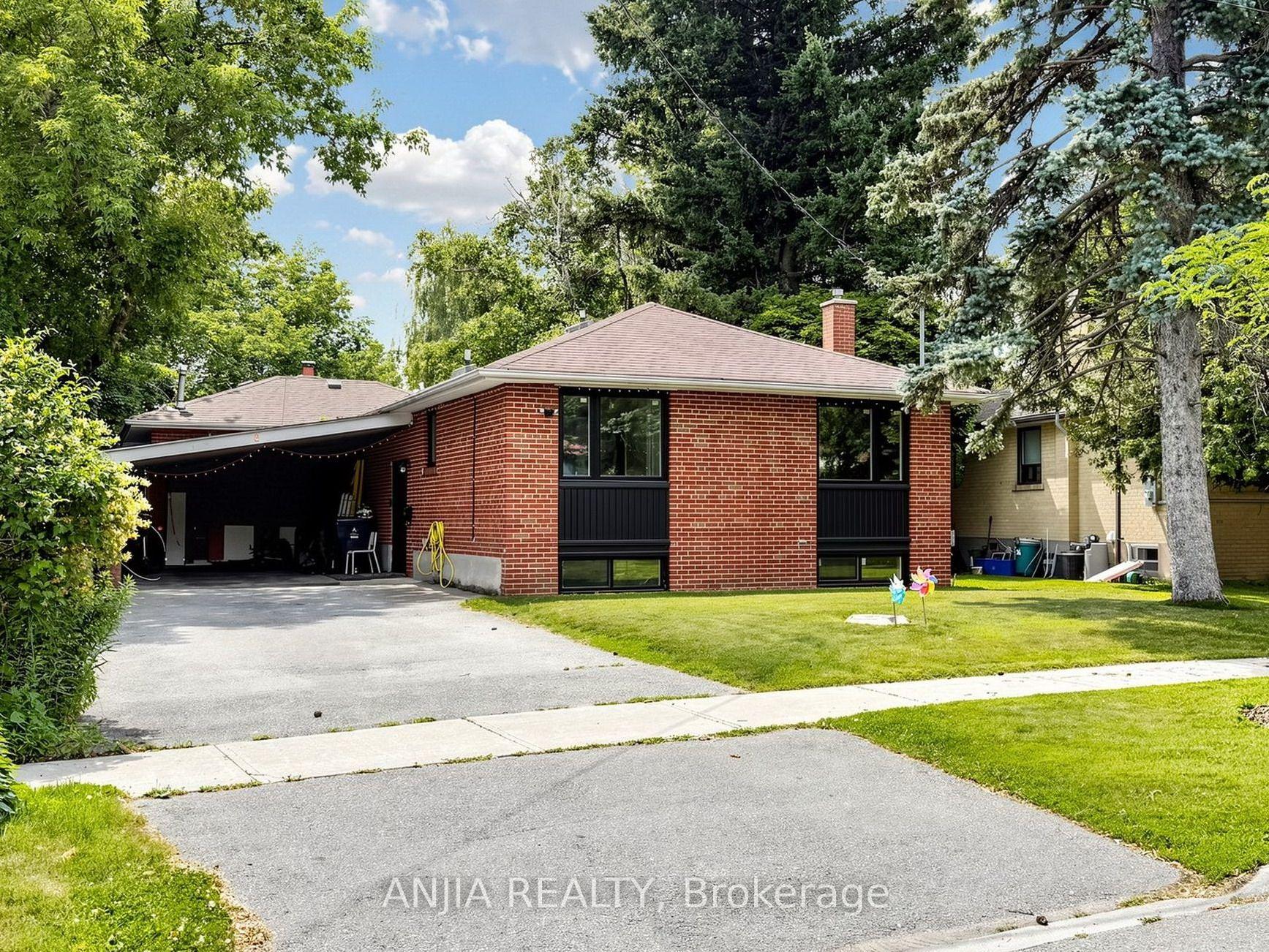 8 Applefield Drive, Toronto — Detached for sale, photo 1