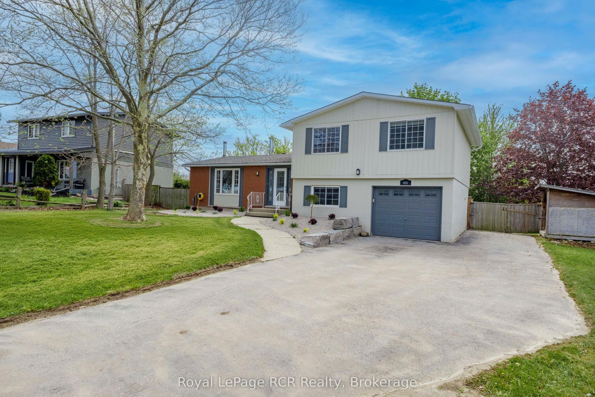 466 HIGHLAND Drive — photo 1