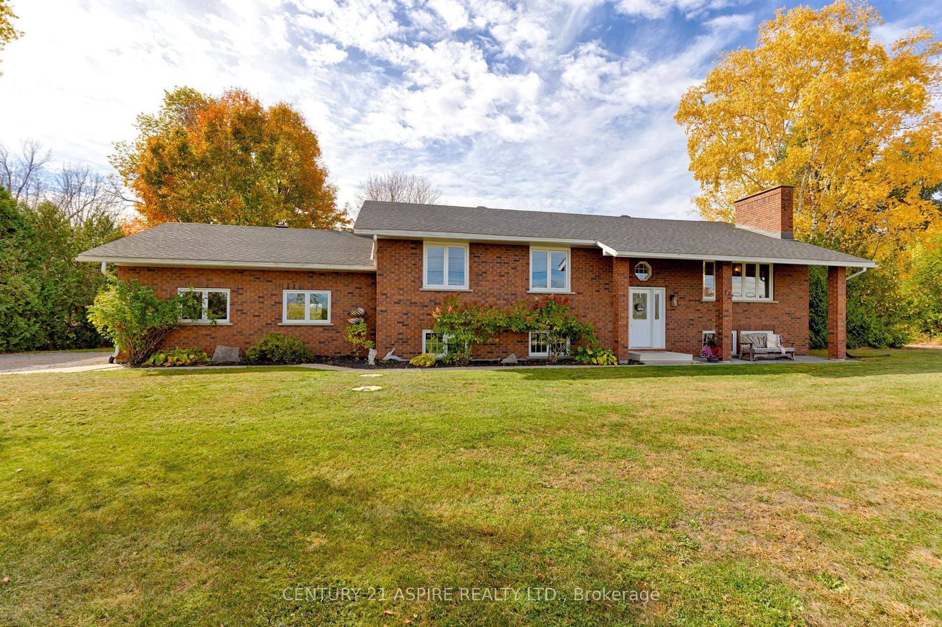 75 Pembroke Street, Whitewater Region — Detached for sale, photo 1