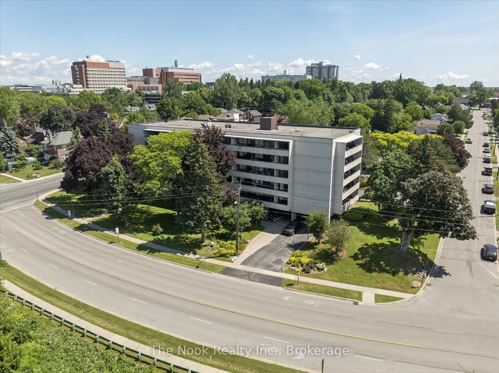 120 Elgin Street W, Oshawa — Condo for sale, photo 1