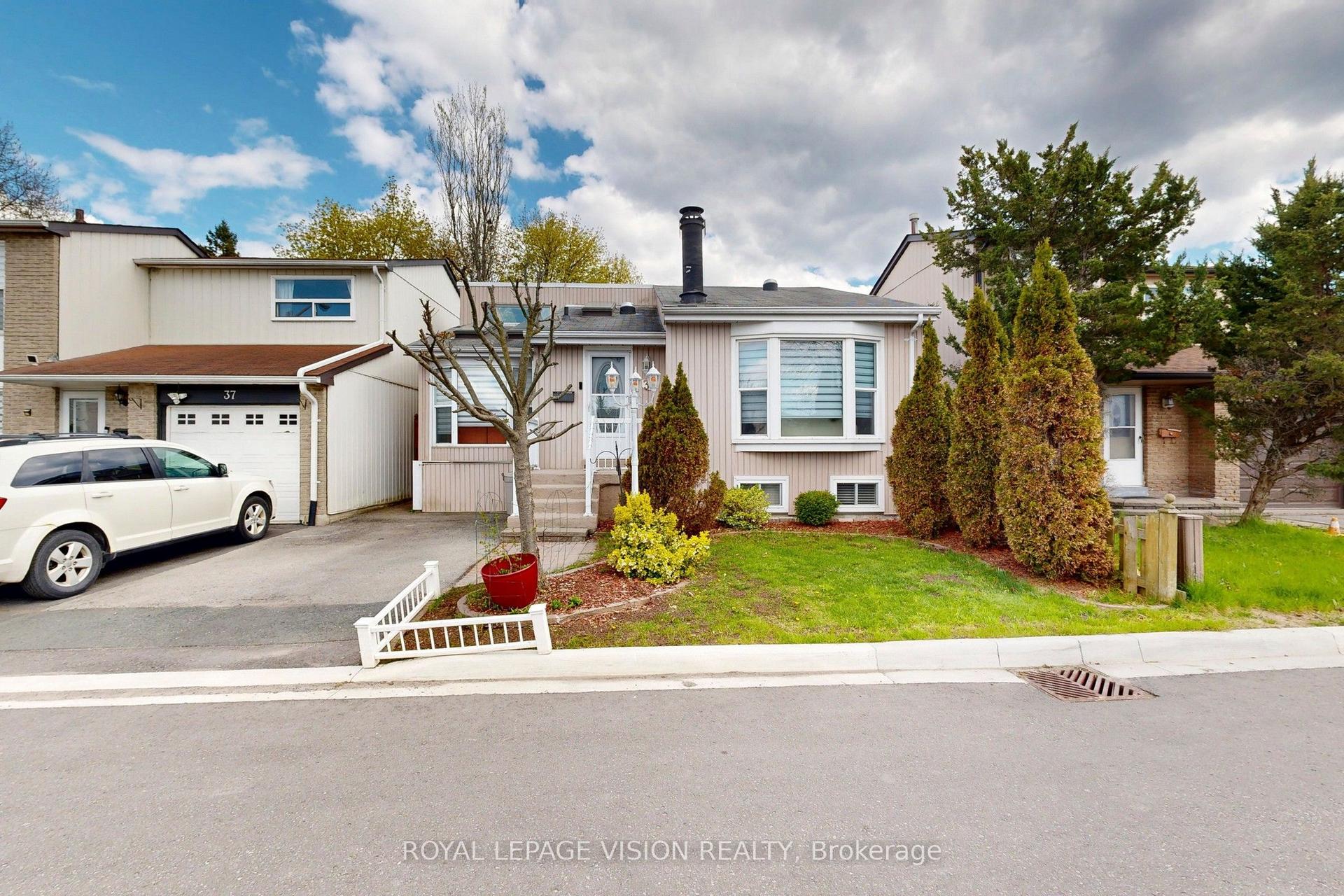 39 Lucas Lane 16 #16 — photo 1