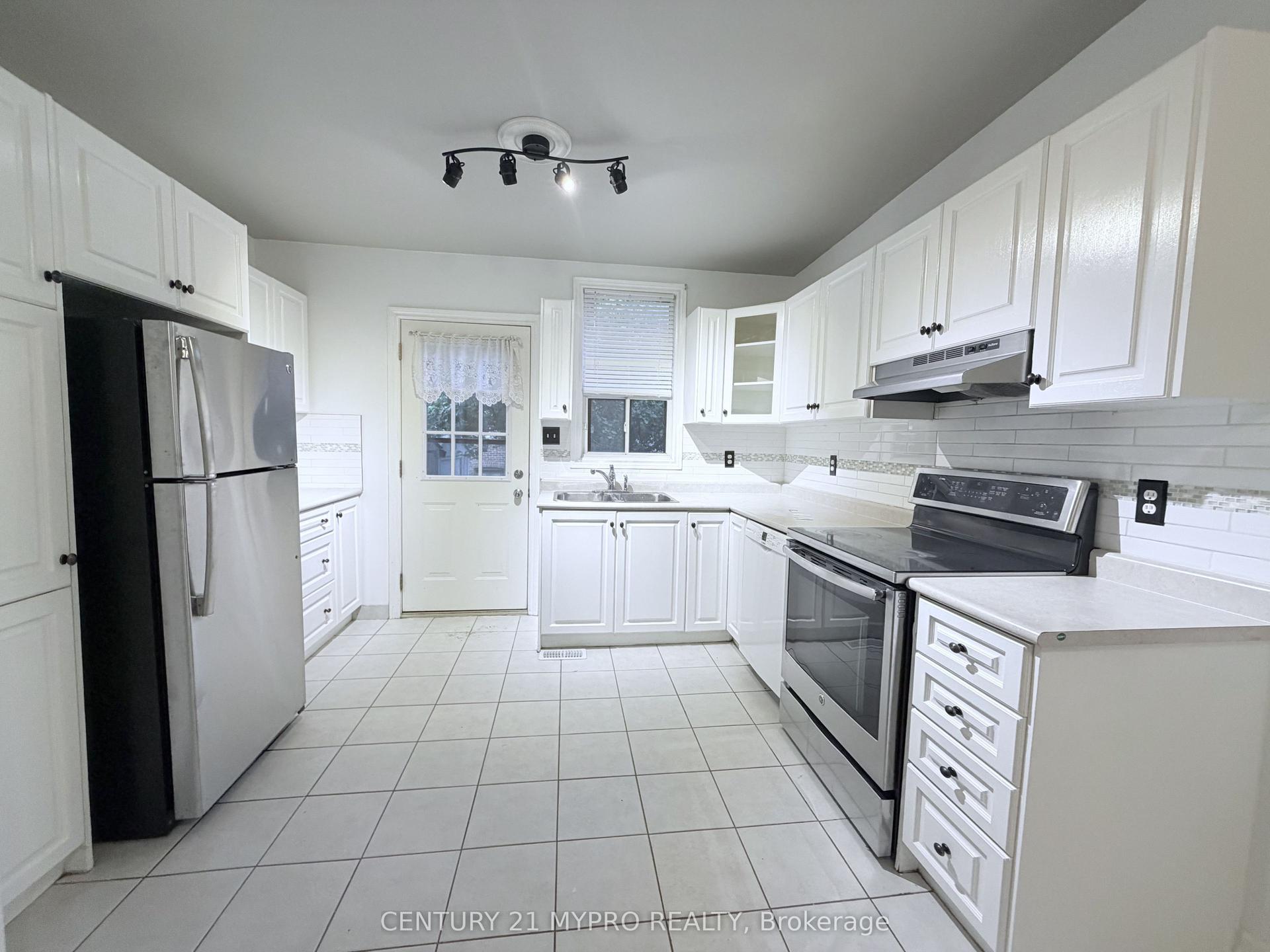 1111 Dufferin Street, Toronto — Detached for lease, photo 1