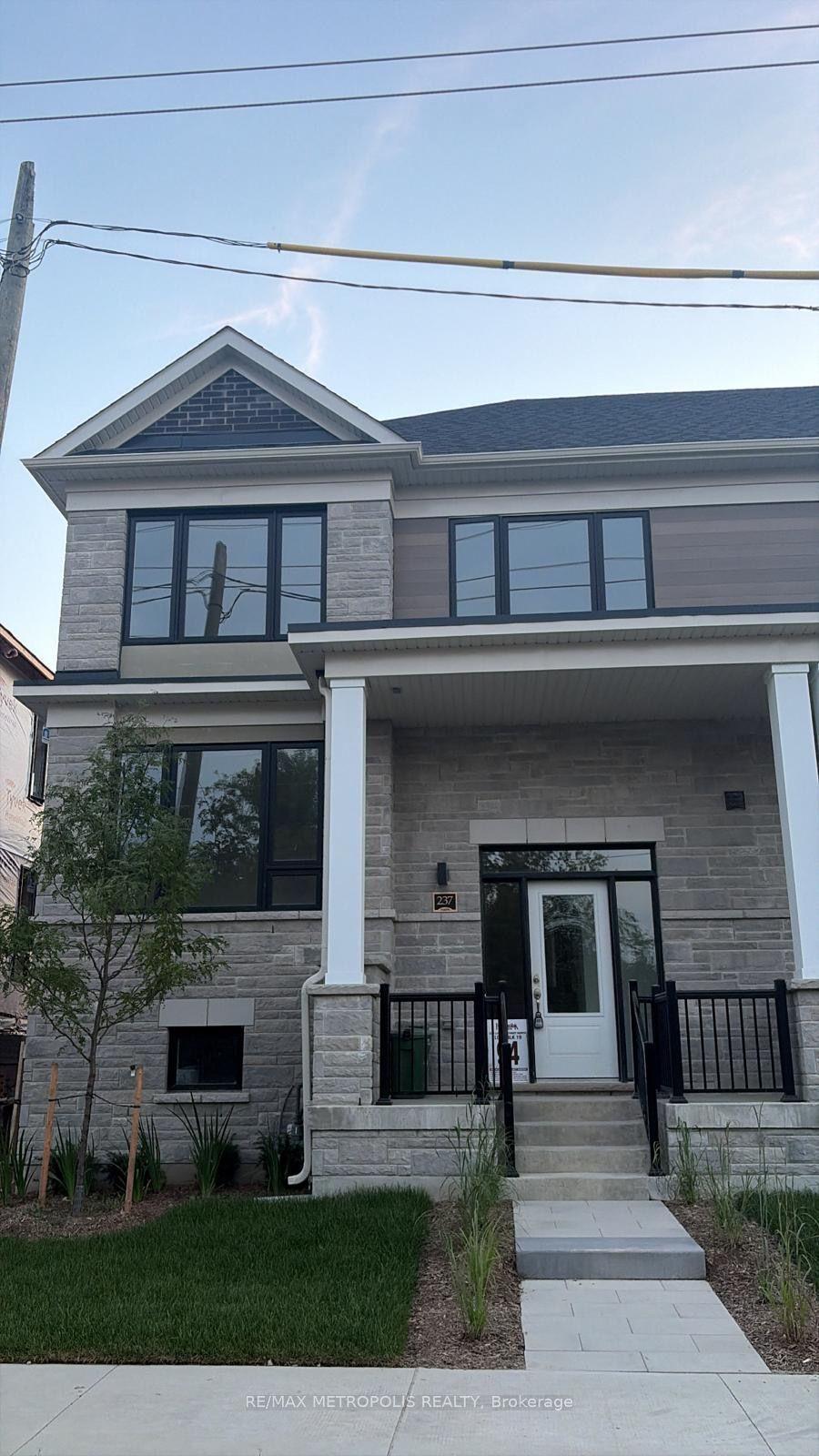 237 LINDSAY Street N, Kawartha Lakes — Townhouse for lease, photo 1