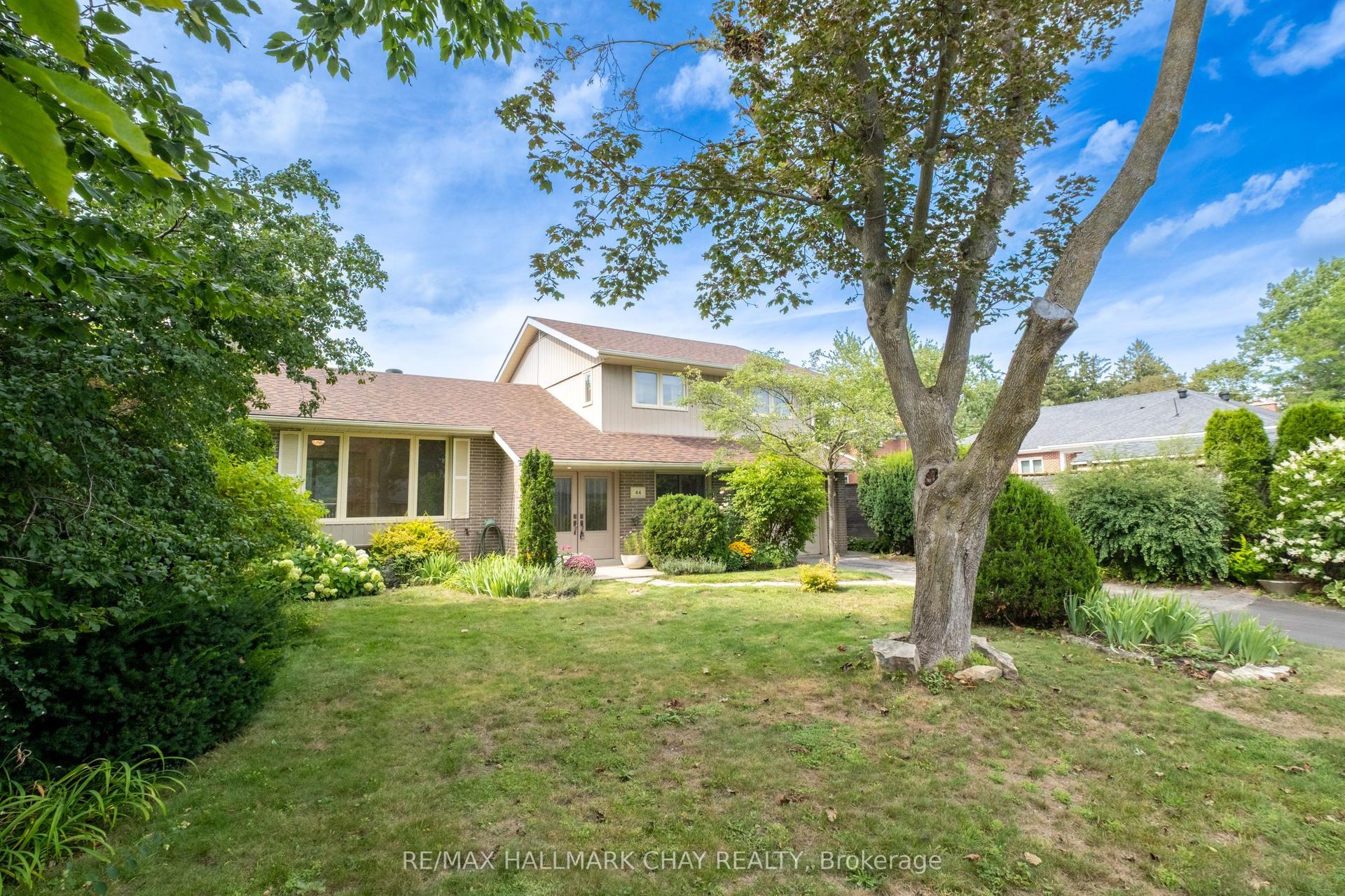 44 Amelia Street, Barrie — Detached for sale, photo 1