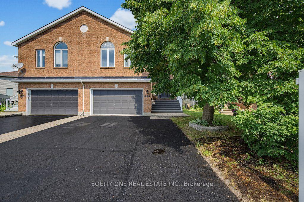143 Castle Glen Crescent, Kanata — Semi-Detached for sale, photo 1