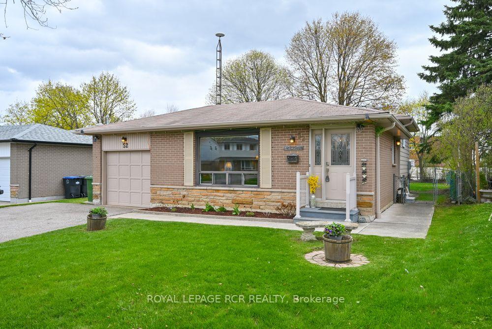 52 Ellwood Drive E — photo 1