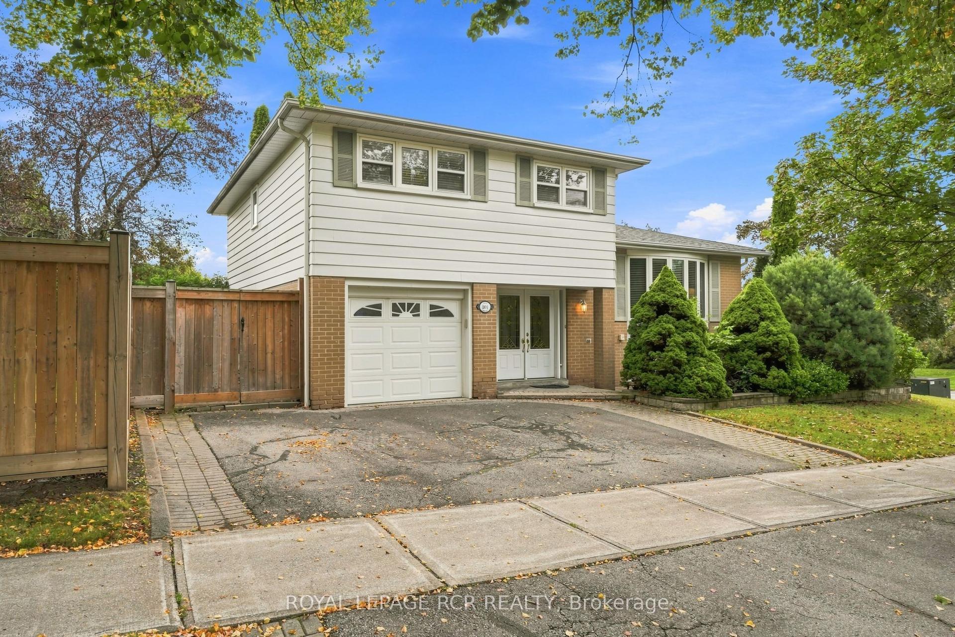 101 Hill Drive, Aurora — Detached for sale, photo 1