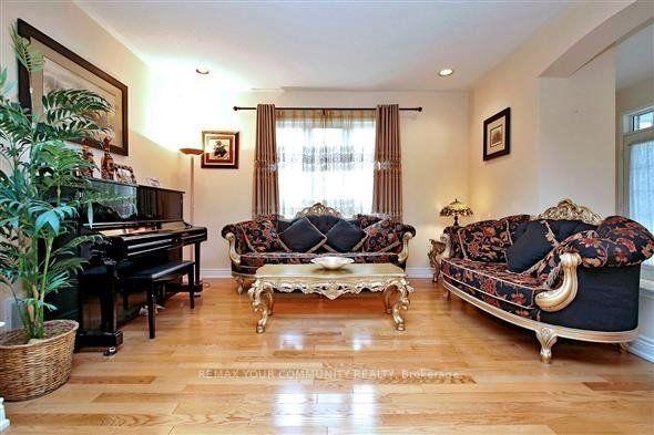 33 GOLDEN OAK Avenue, Richmond Hill — Detached for lease, photo 1