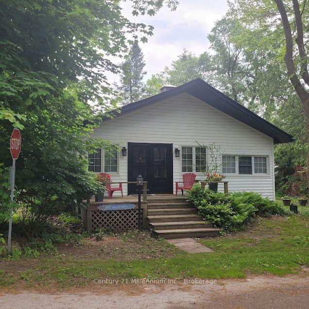 19 HASTINGS Avenue — photo 1
