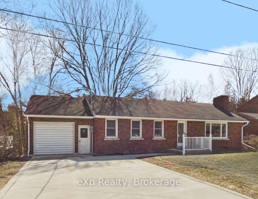 40 Johnstone Boulevard — photo 1