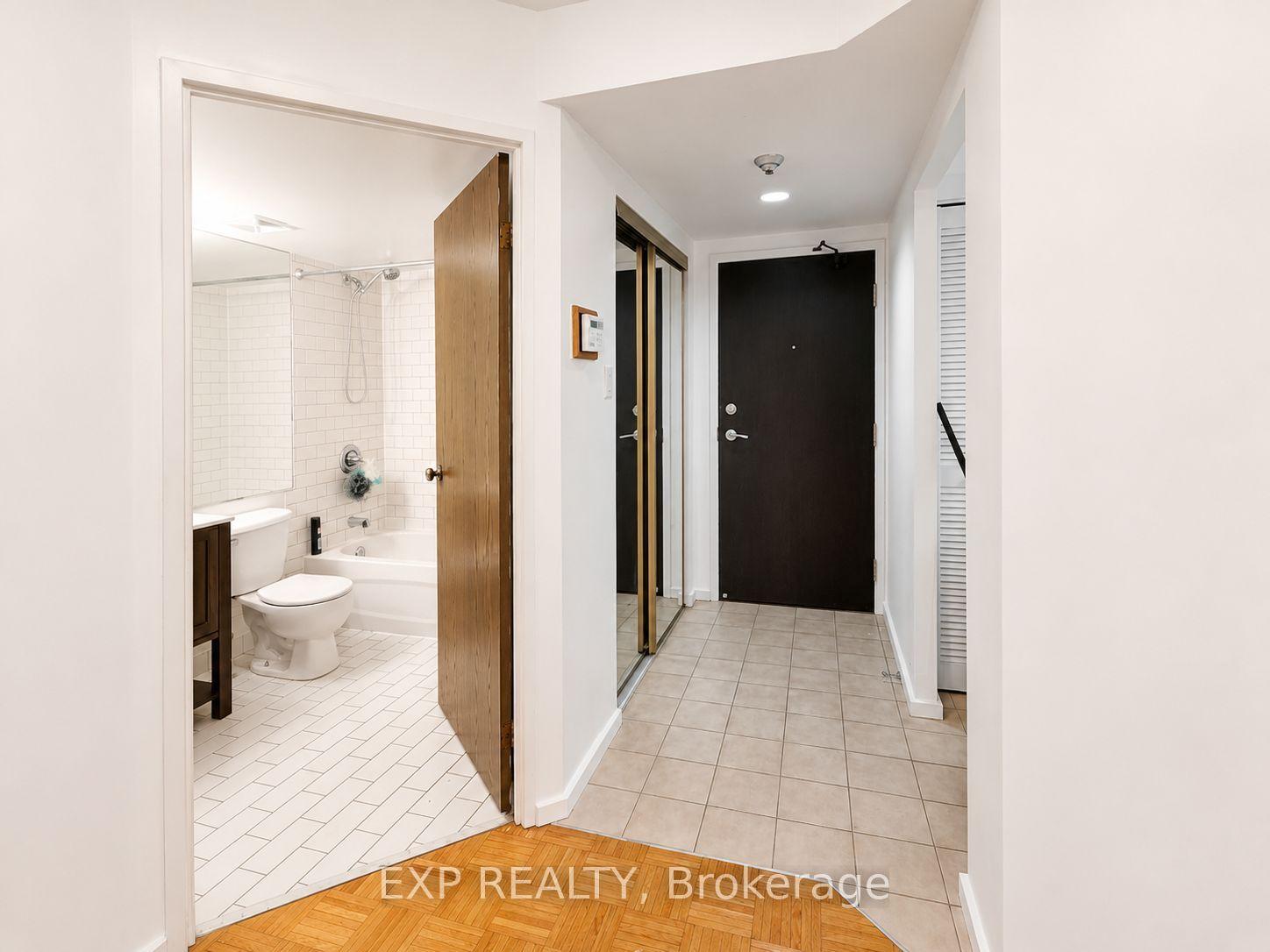 15 Maitland Place 705 #705, Toronto — Condo for lease, photo 1