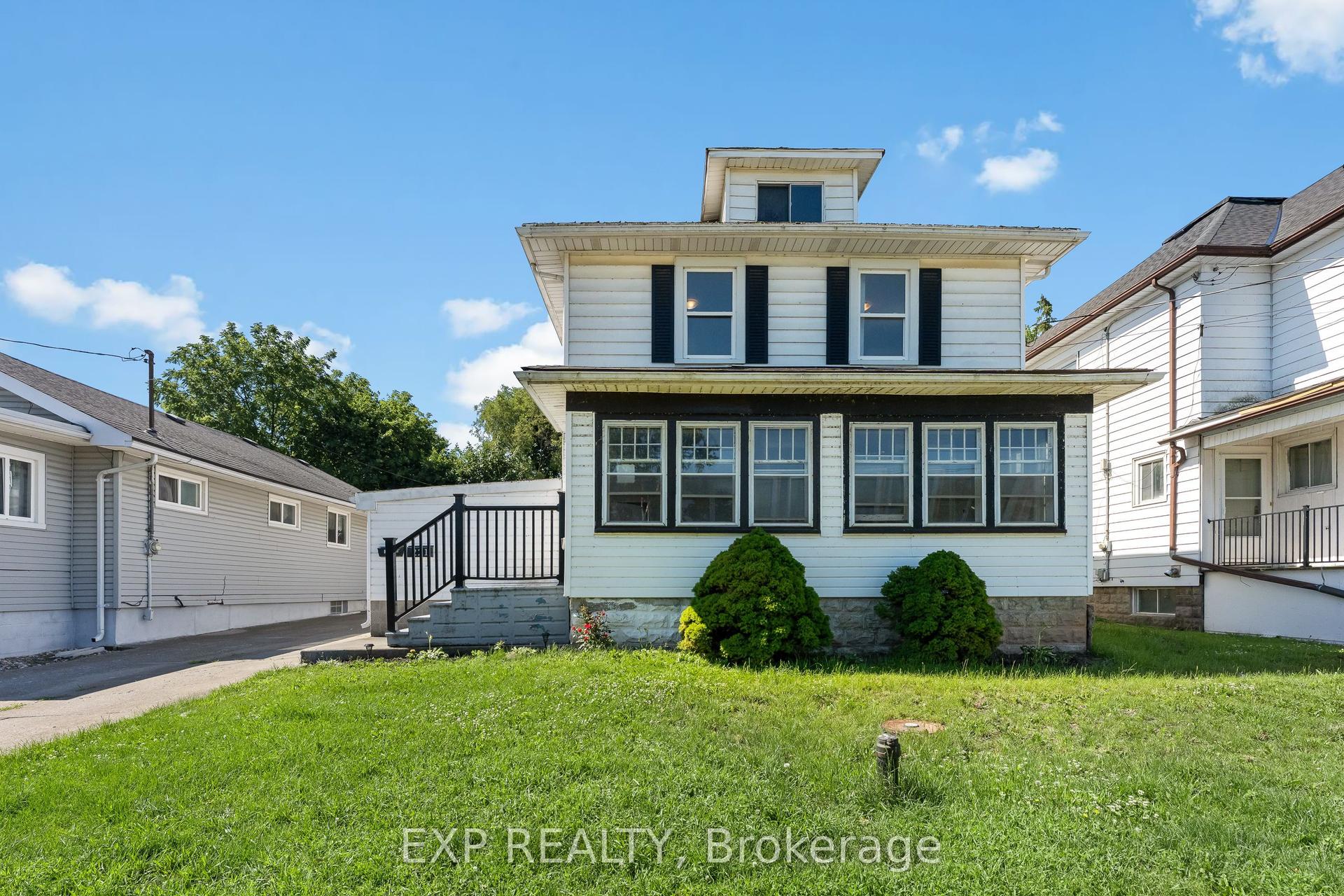 221 Bowen Road — photo 1