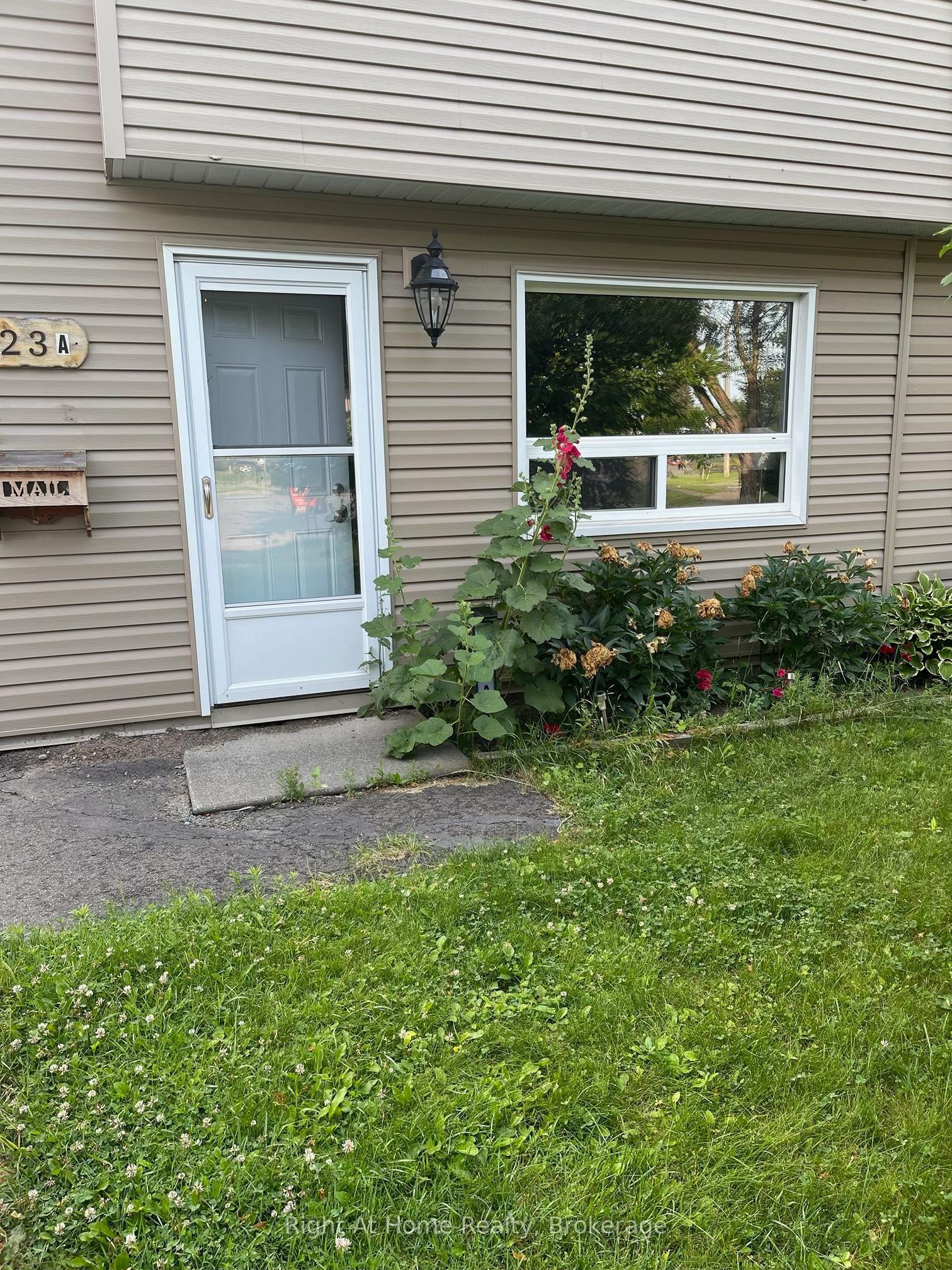 323A WENTWORTH Crescent, Thunder Bay — Semi-Detached for sale, photo 1