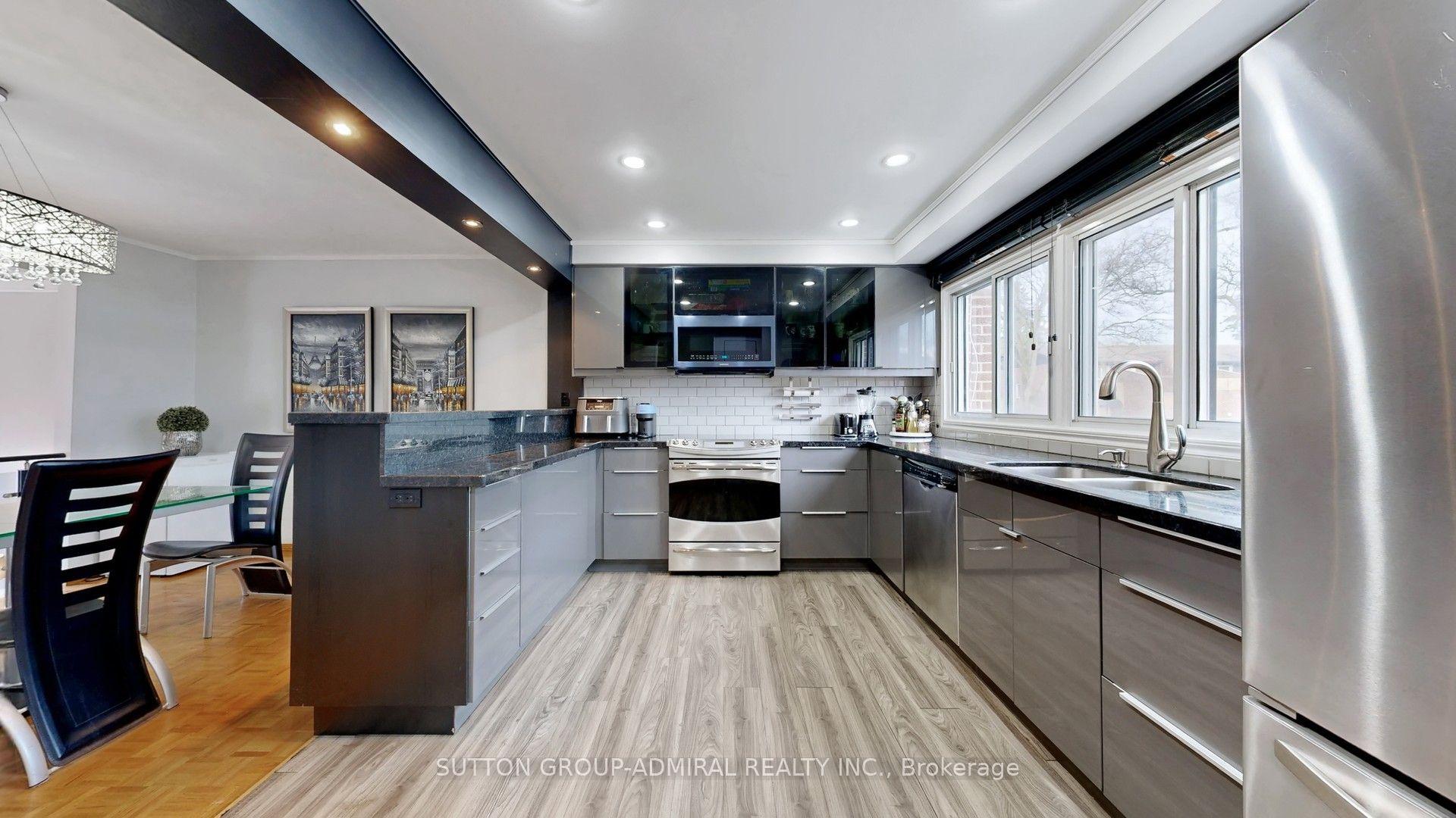 4 Dove Hawk Way, Toronto — Condo Town for sale, photo 1