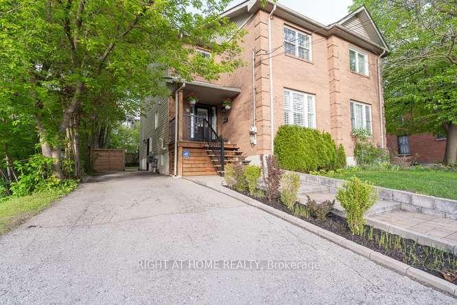 17 MACHELL Avenue N — photo 1