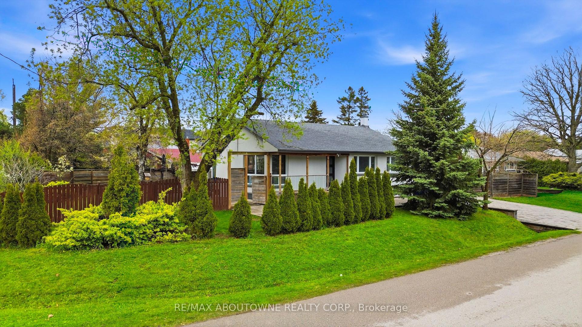 1403 Selkirk Avenue — photo 1