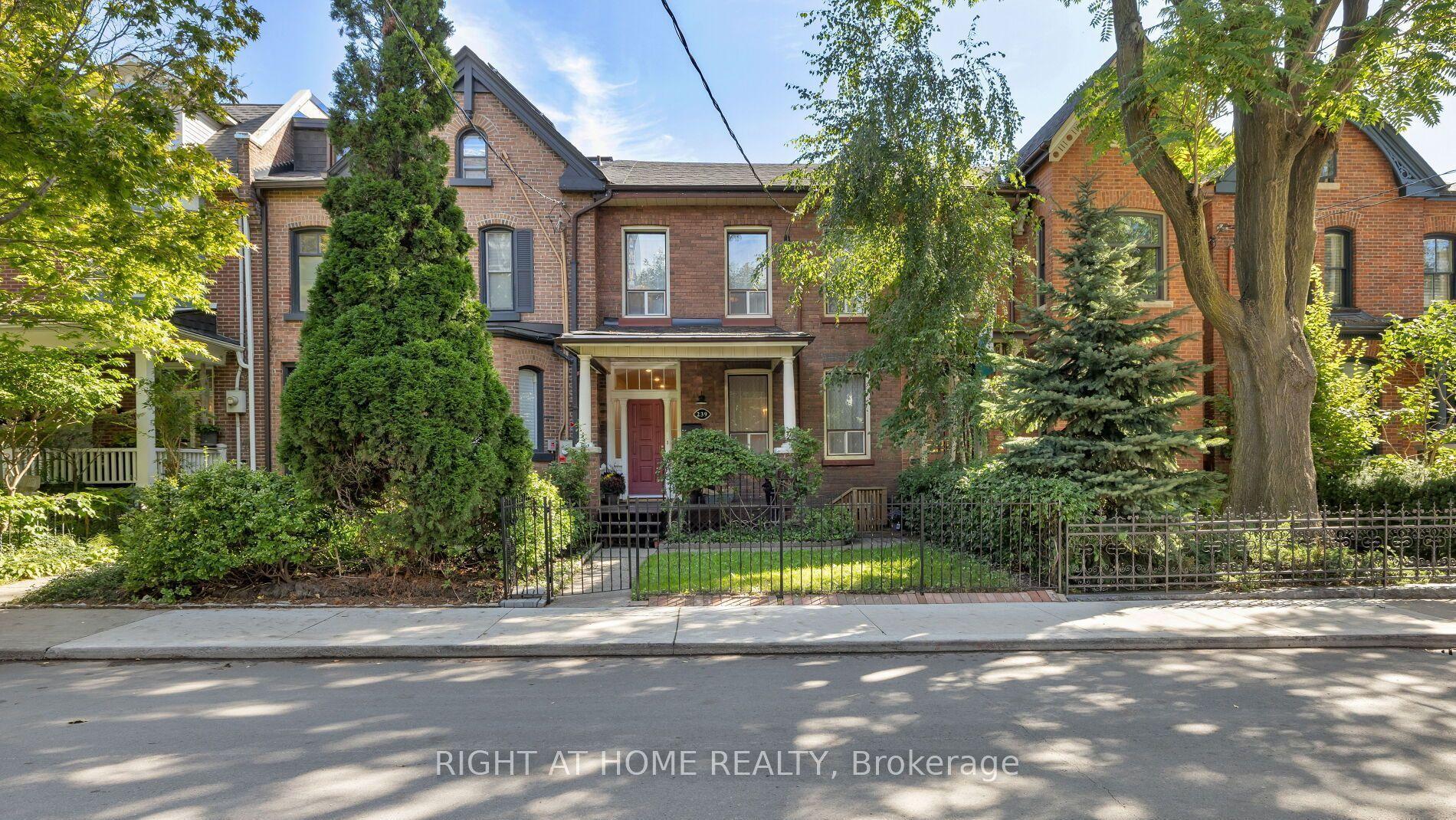 239 Seaton Street, Toronto — Townhouse for sale, photo 1