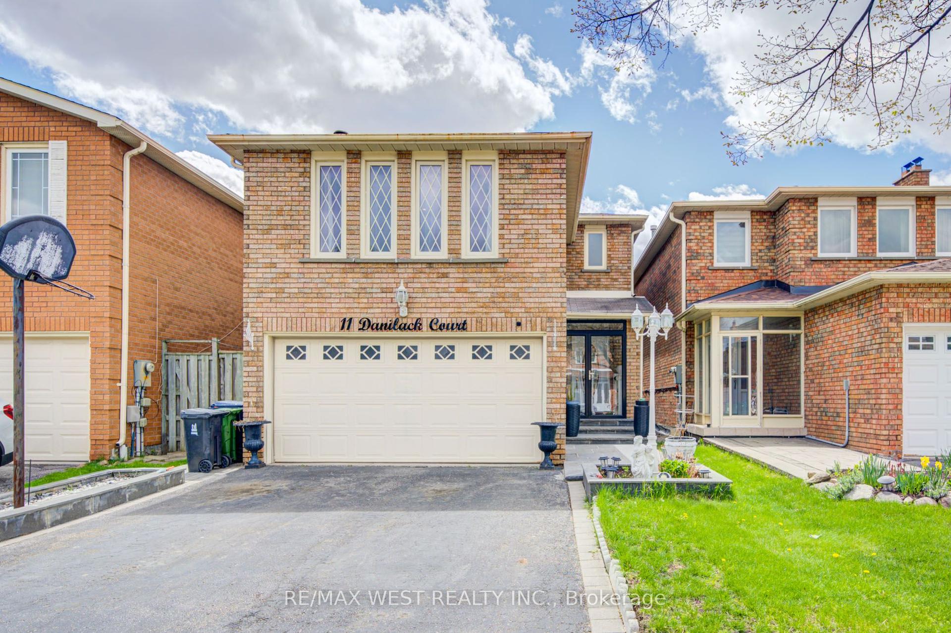 11 Danilack Court — photo 1